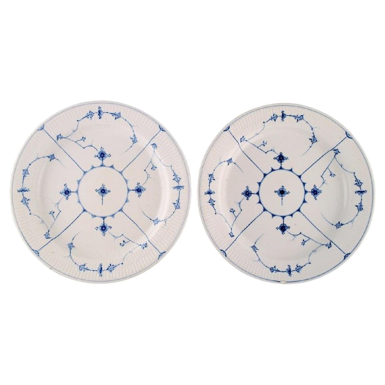 Dos fuentes lisas acanaladas azules antiguas de Royal Copenhagen, principios del S. XIX