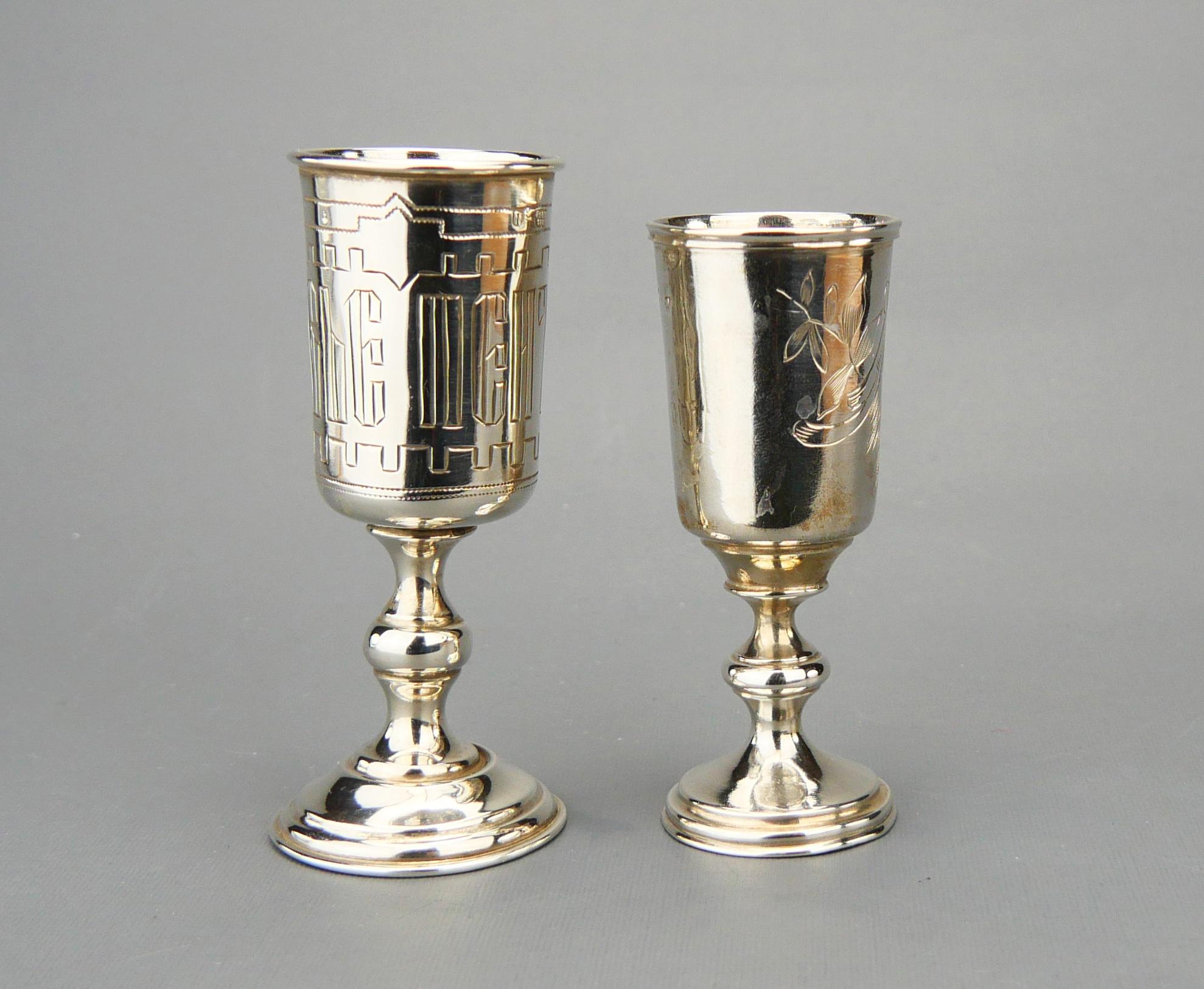 Femenino o masculino Dos Vasos de Vodka Jiggers Antiguos Rusos 84 de Plata de Ley /65 gramos en venta