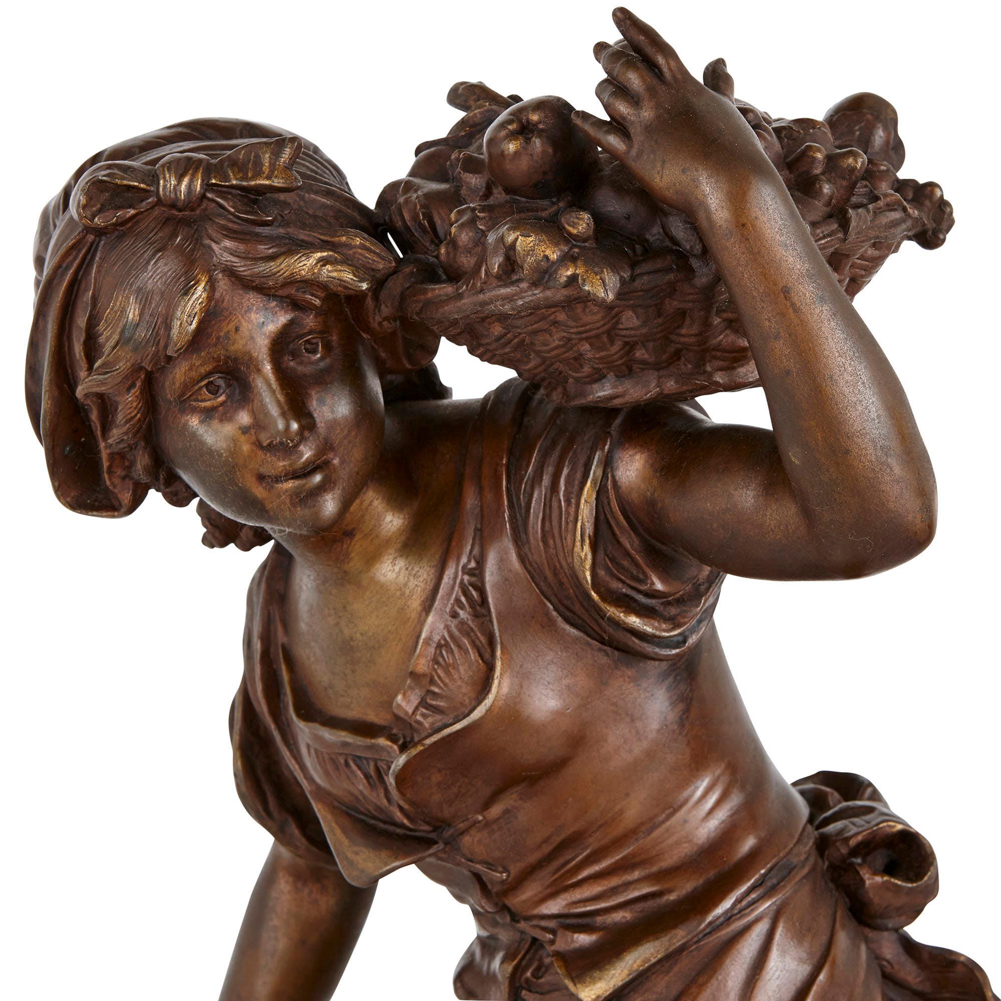 Belle Époque Deux figurines féminines anciennes en étain par Moreau en vente