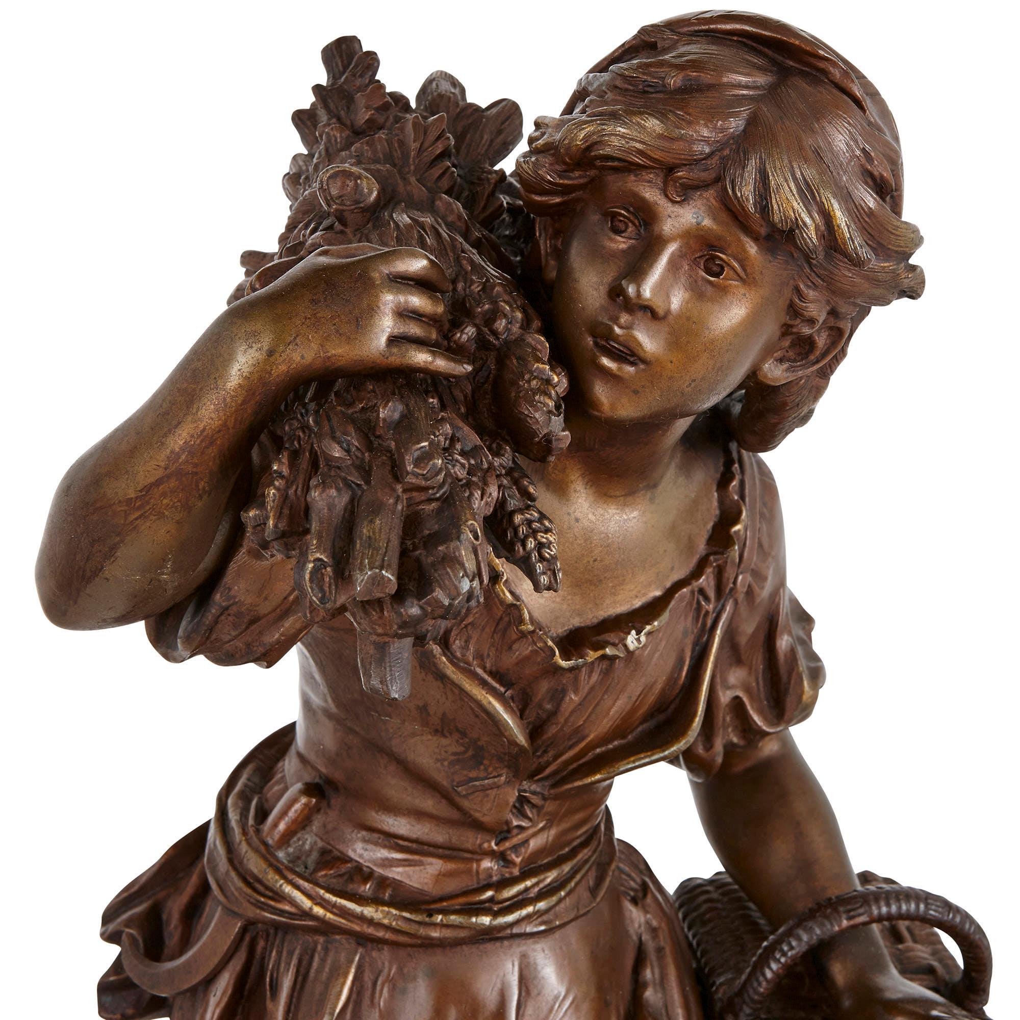 Effet bronze Deux figurines féminines anciennes en étain par Moreau en vente