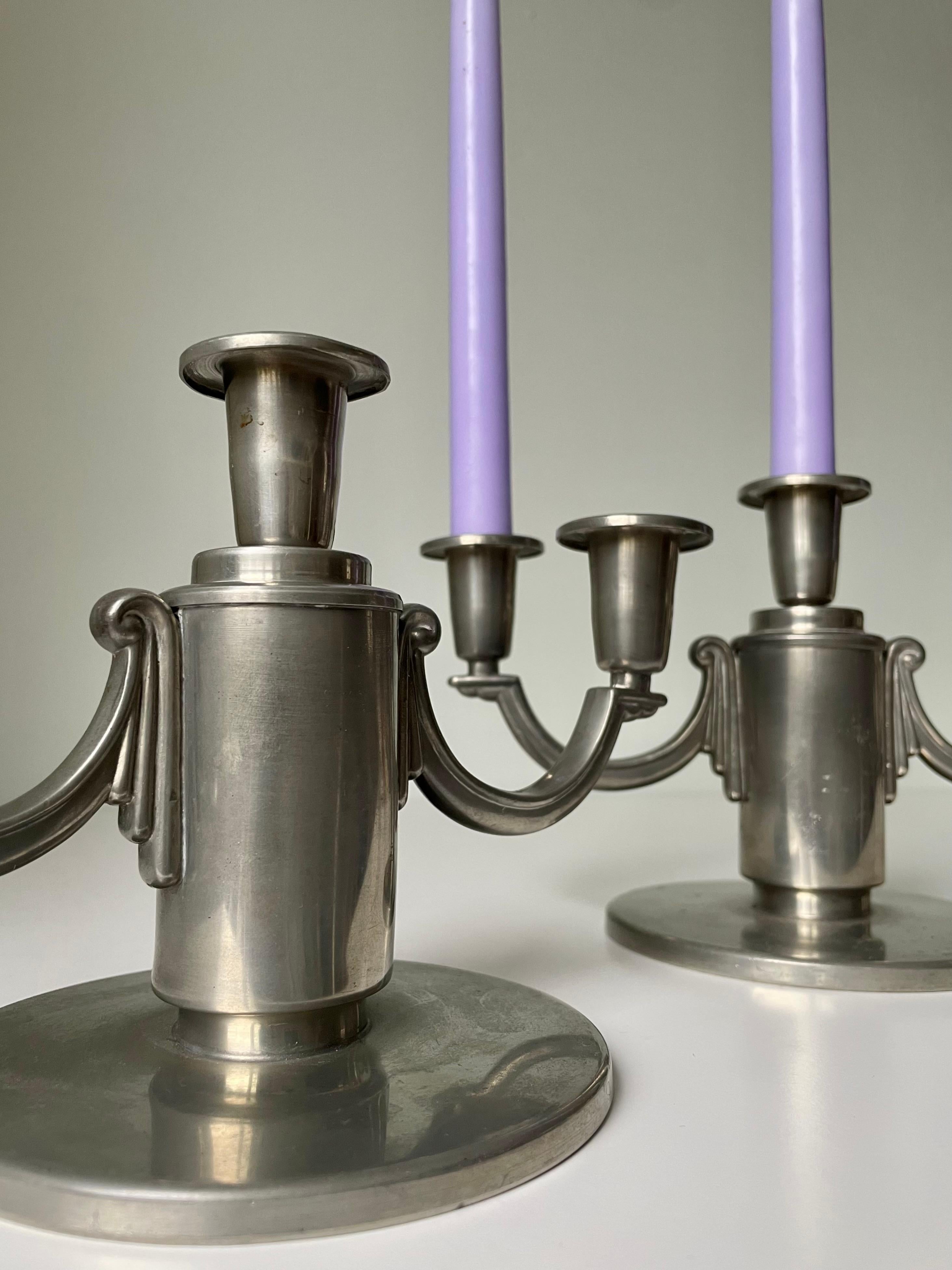 20ième siècle Paire de candélabres Svenskt Tenn en étain des années 1930, Suède en vente