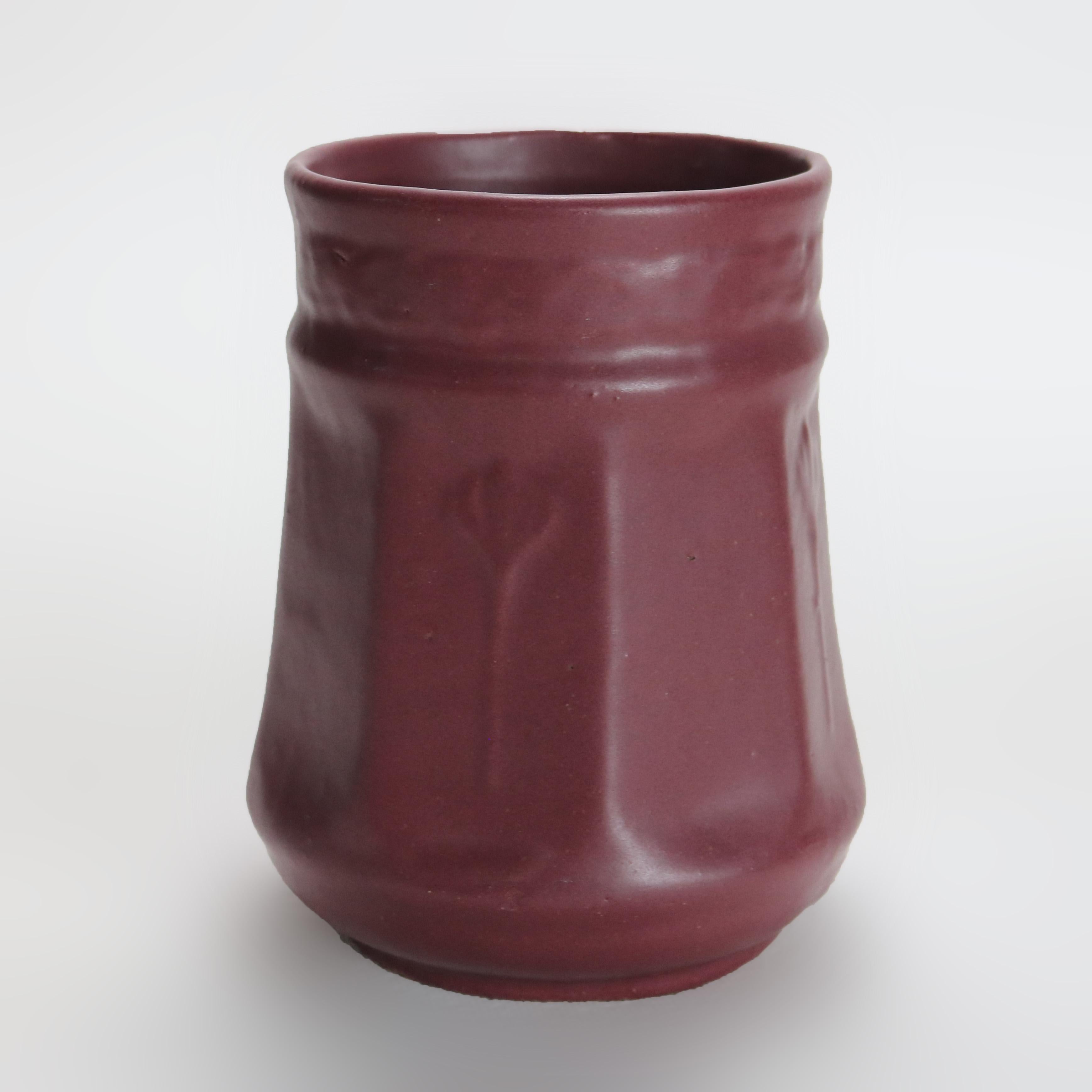 Antike Zanesville Stoneware Co. aus Steingut, antik. Matt glasierte #11 Keramikvasen, um 1930 (20. Jahrhundert) im Angebot