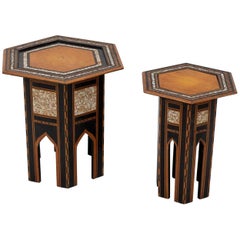 Deux tables tabouret arabesques