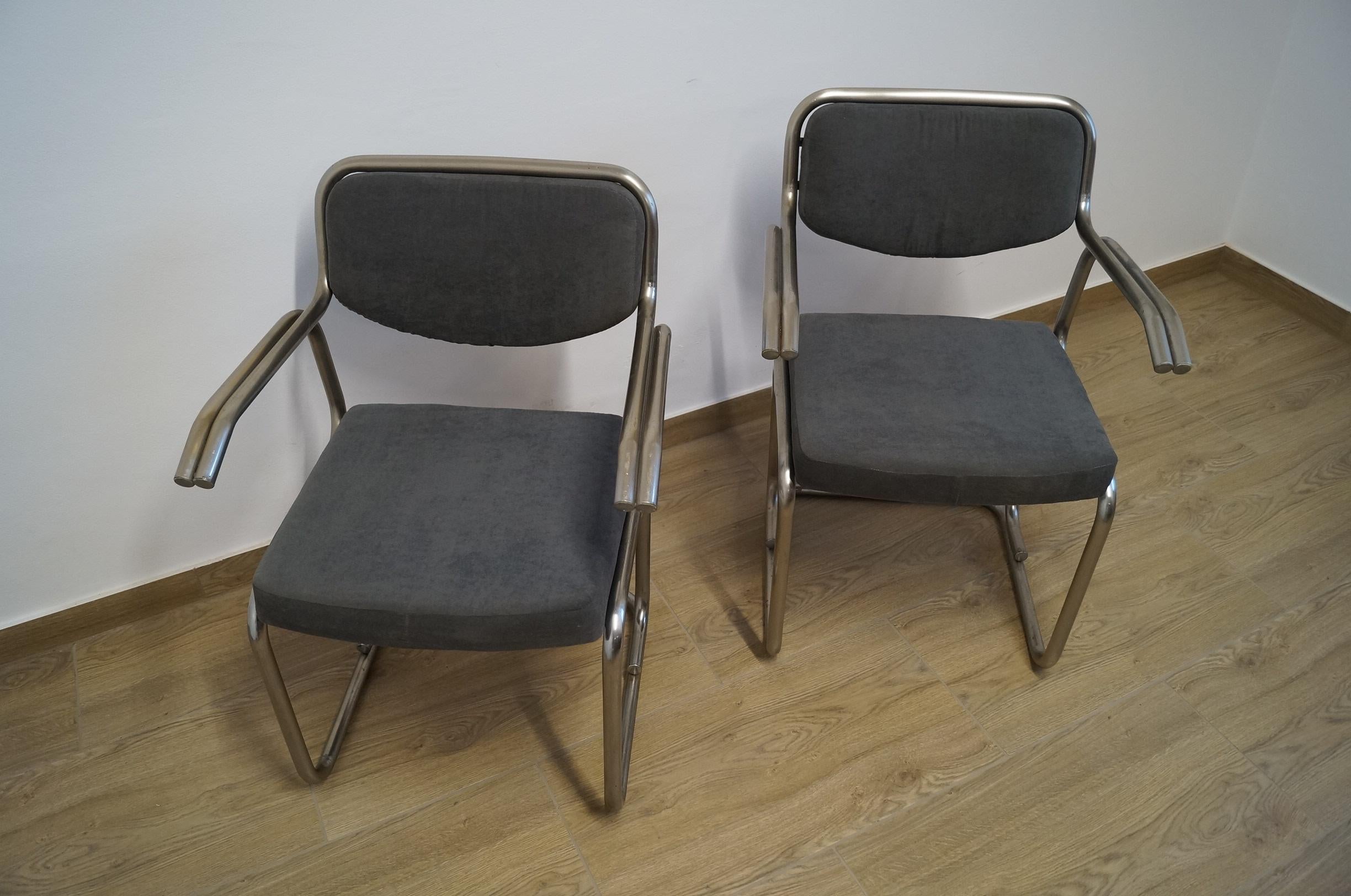 Deux fauteuils de 1960 en vente 3