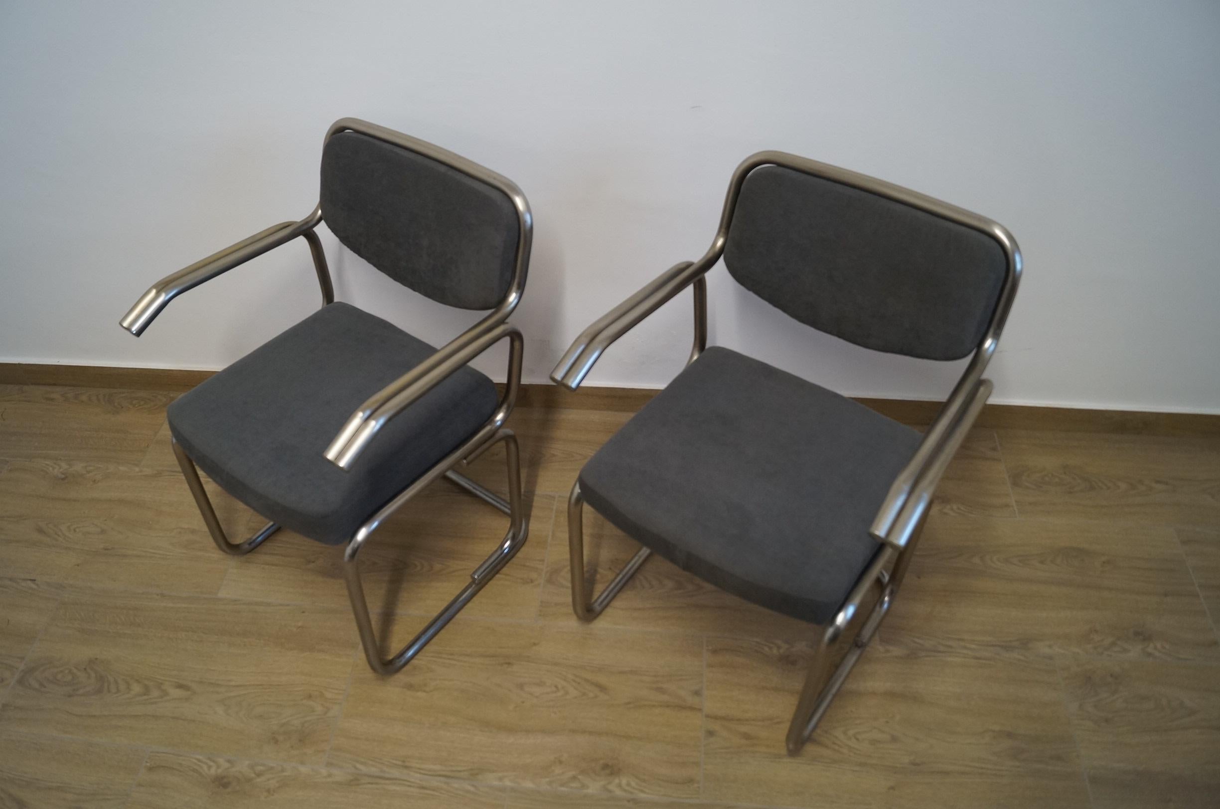 Deux fauteuils de 1960 en vente 5