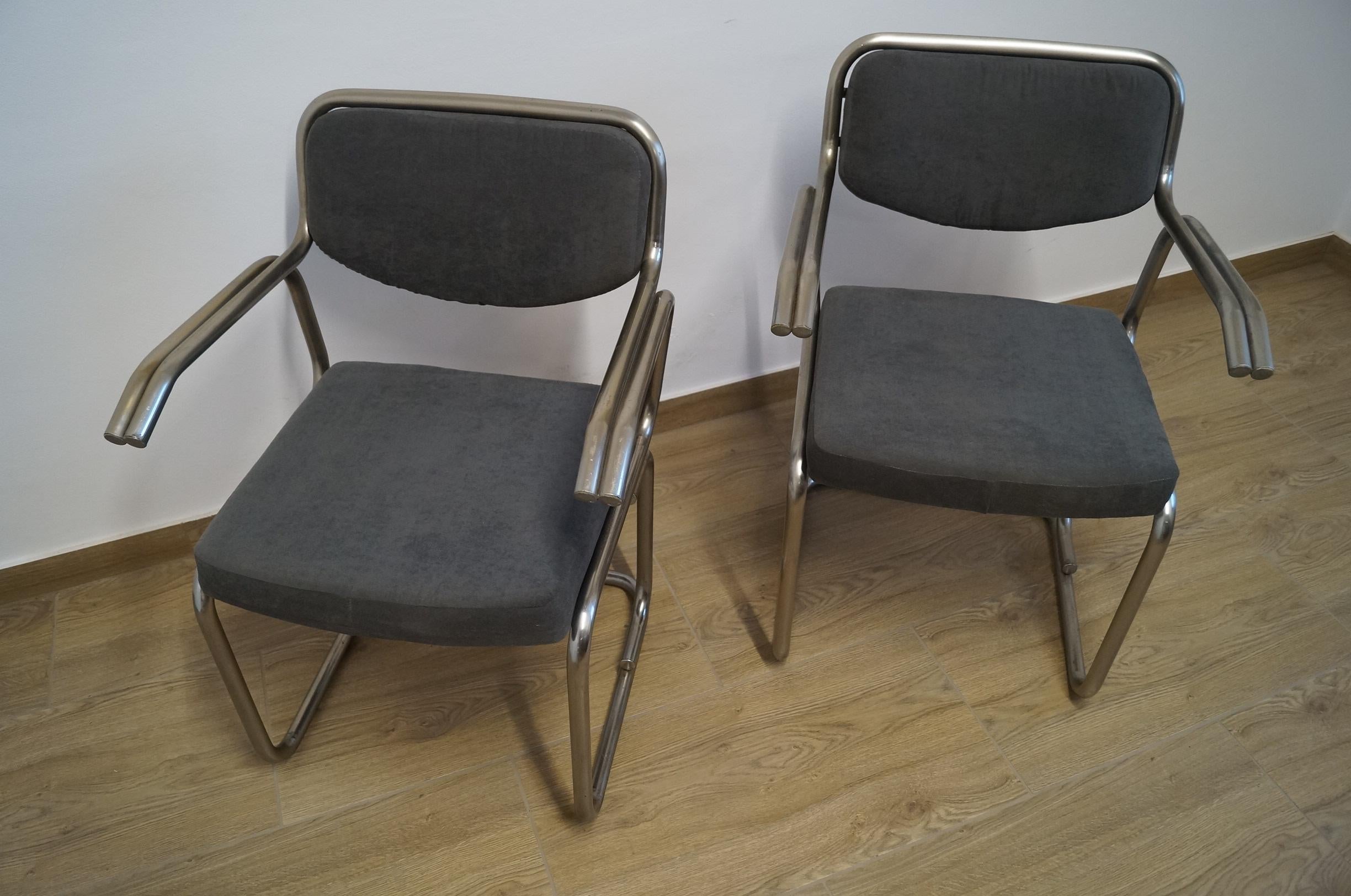 Deux fauteuils de 1960 en vente 6
