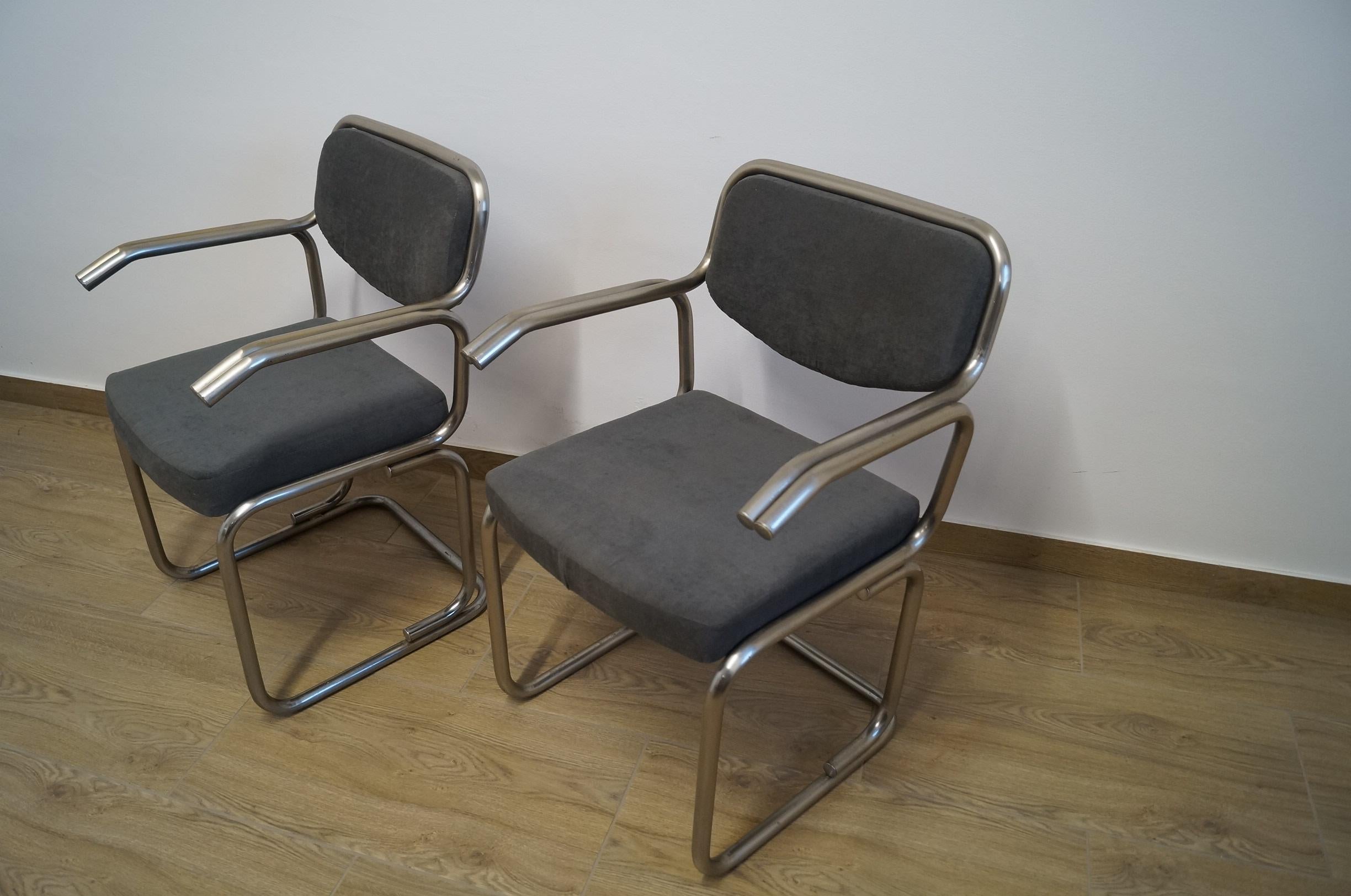 Deux fauteuils de 1960 État moyen - En vente à Kraków, Małopolska