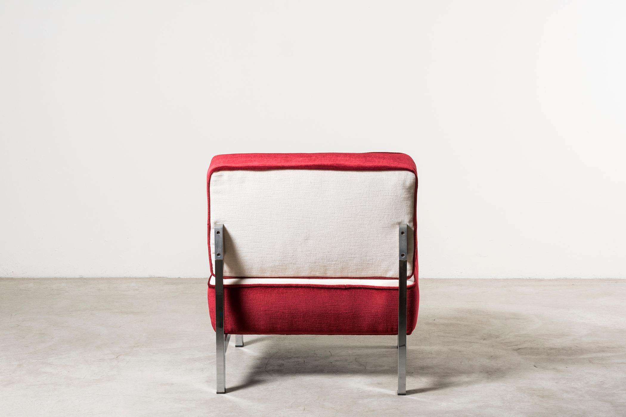 Milieu du XXe siècle Deux fauteuils par MIM en vente