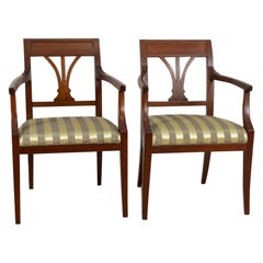 Due poltrone degli anni '80/'90 di forme classicheggianti con tappezzeria a righe