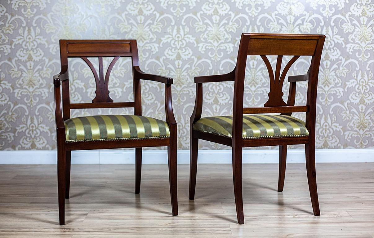 We present you two elegant armchairs which shape resembles that of Classicism.
The furniture is contemporary, stylized as antique.

These armchairs have undergone renovation. They are finished in semi-matte varnish.
The upholstery is new.

The