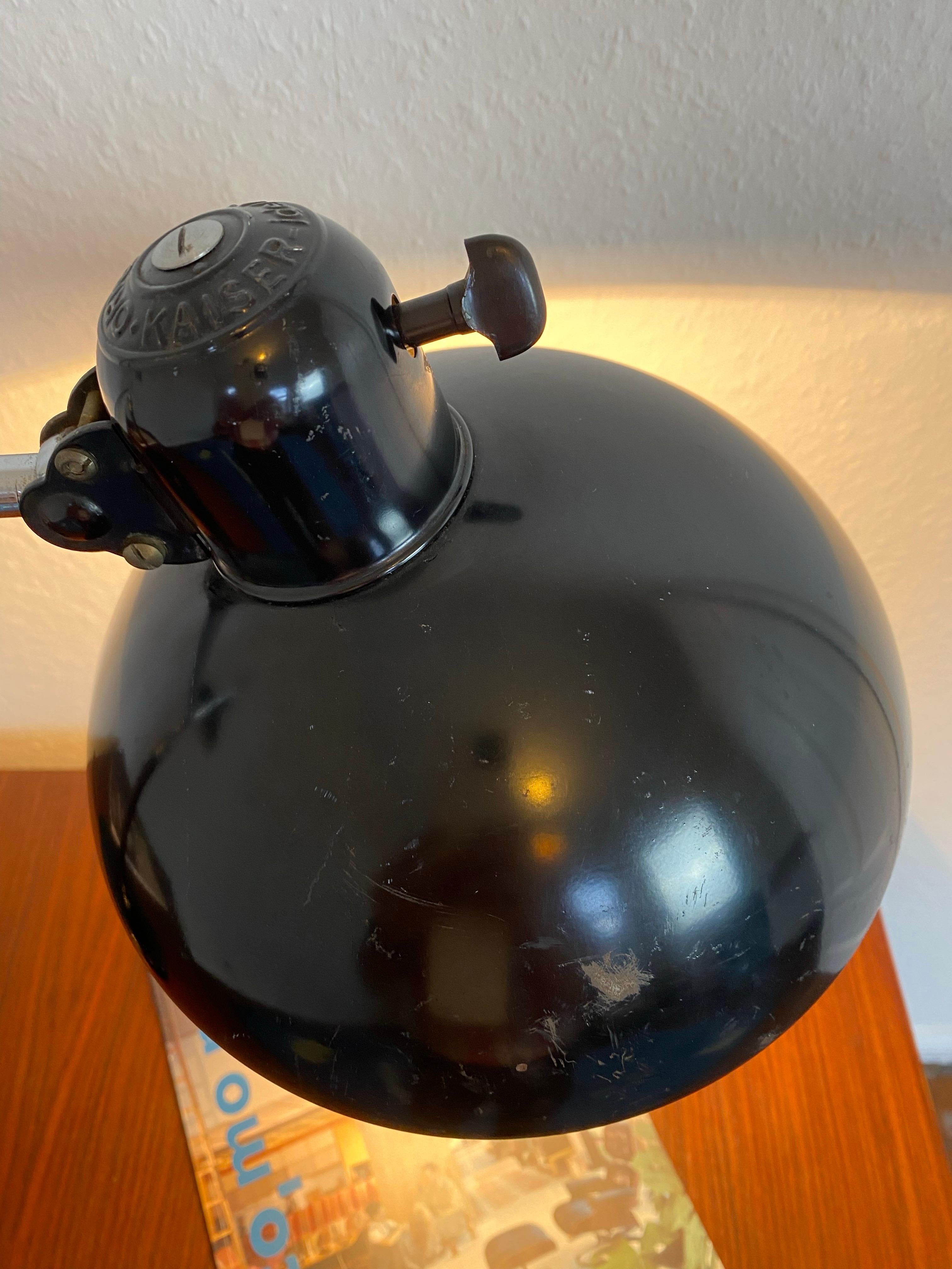 Lámpara de mesa Bauhaus de dos brazos 6660 Super de Christian Dell para Kaiser Idell Década de 1930 en venta 5