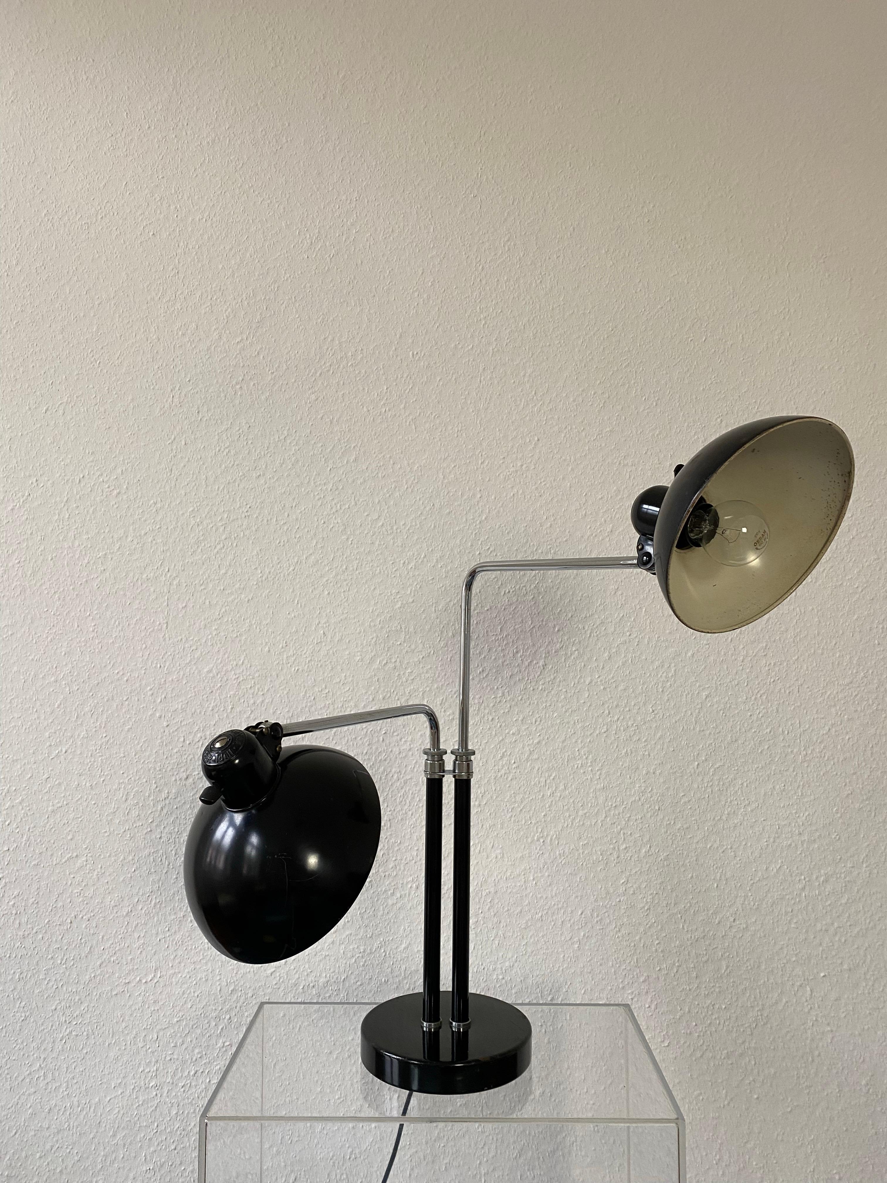 Lámpara de mesa Bauhaus de dos brazos 6660 Super de Christian Dell para Kaiser Idell Década de 1930 en venta 9