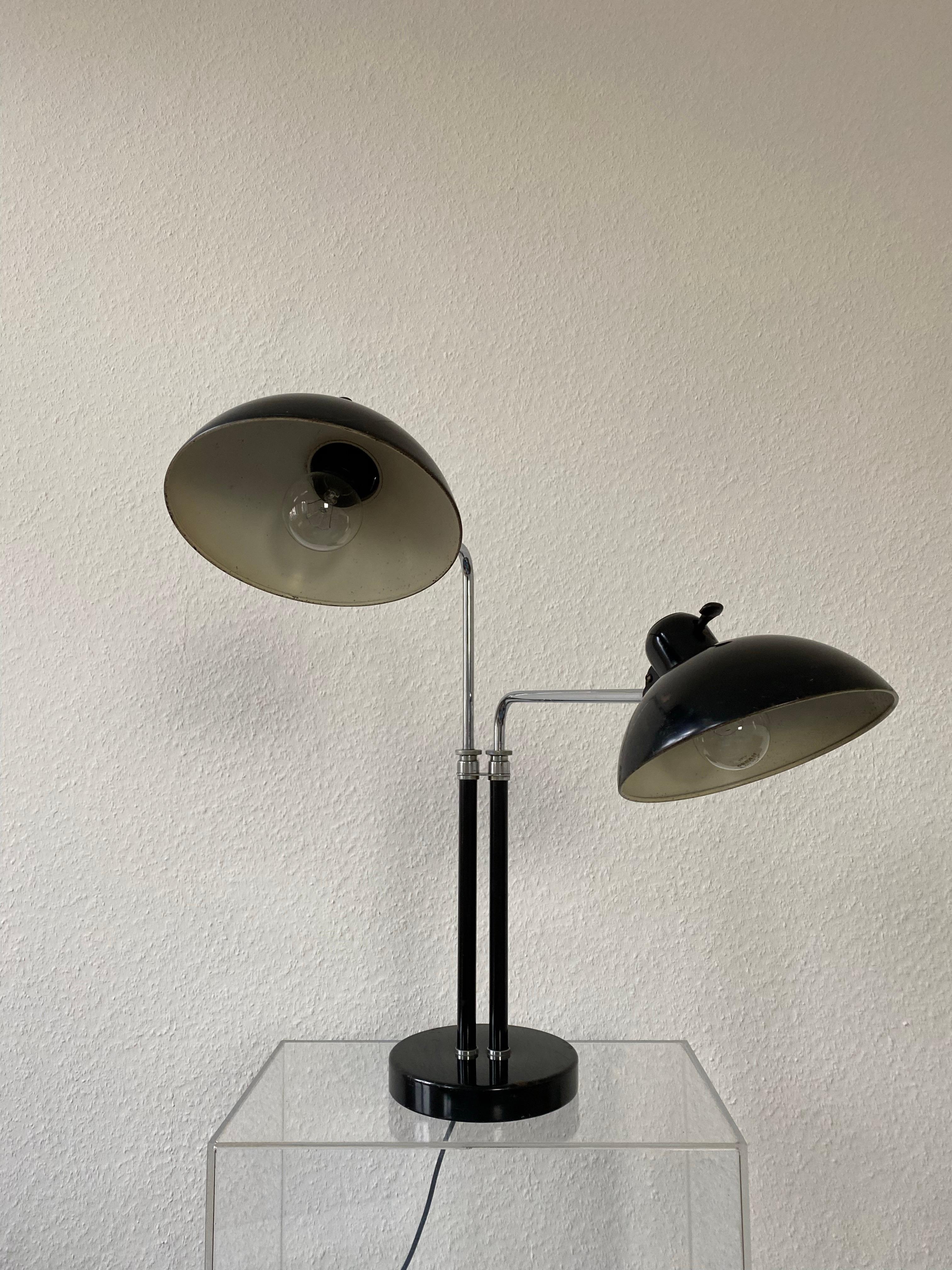 Lámpara de mesa Bauhaus de dos brazos 6660 Super de Christian Dell para Kaiser Idell Década de 1930 Lacado en venta