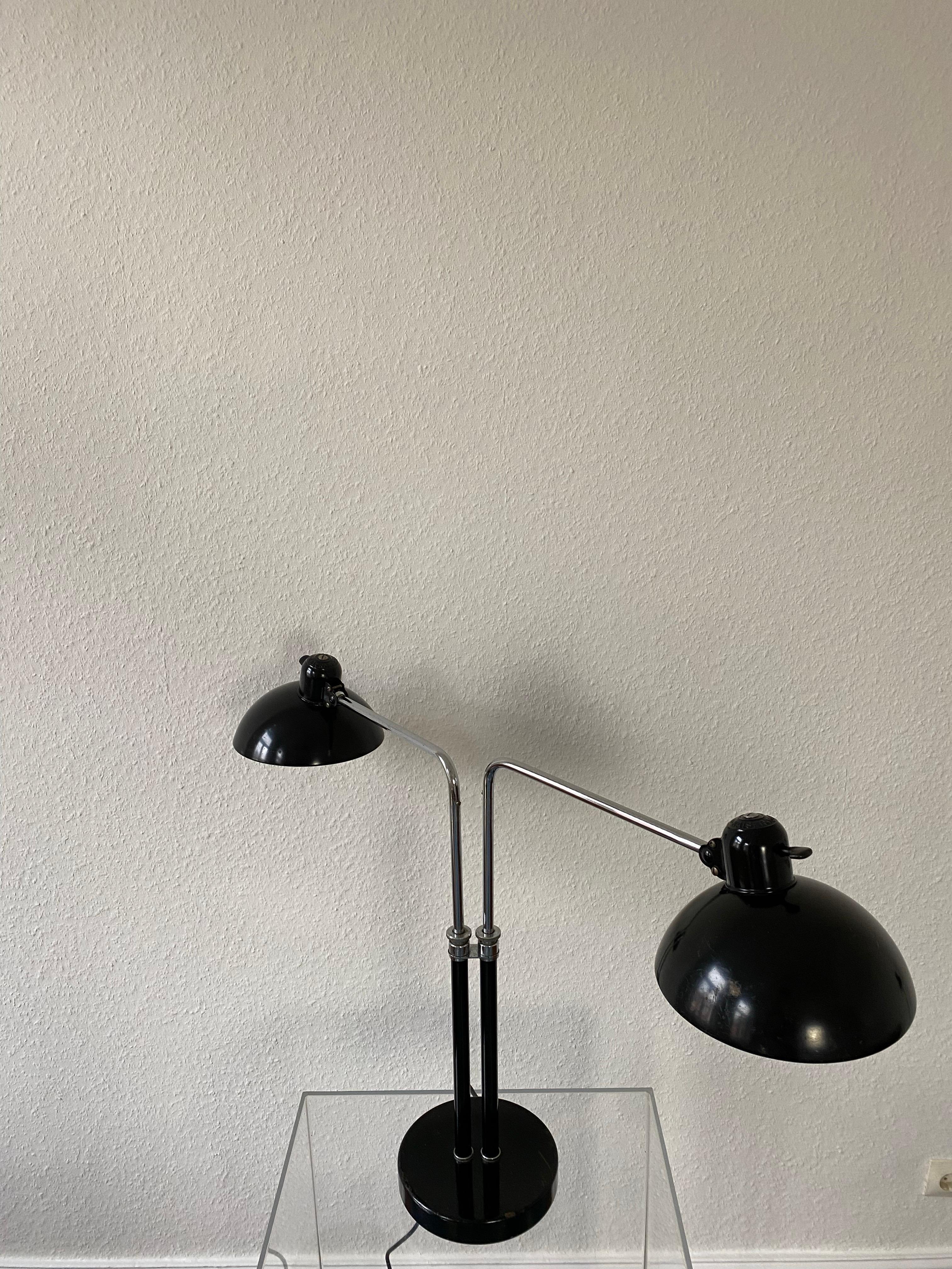 Lámpara de mesa Bauhaus de dos brazos 6660 Super de Christian Dell para Kaiser Idell Década de 1930 en Bueno estado para la venta en Halle, DE