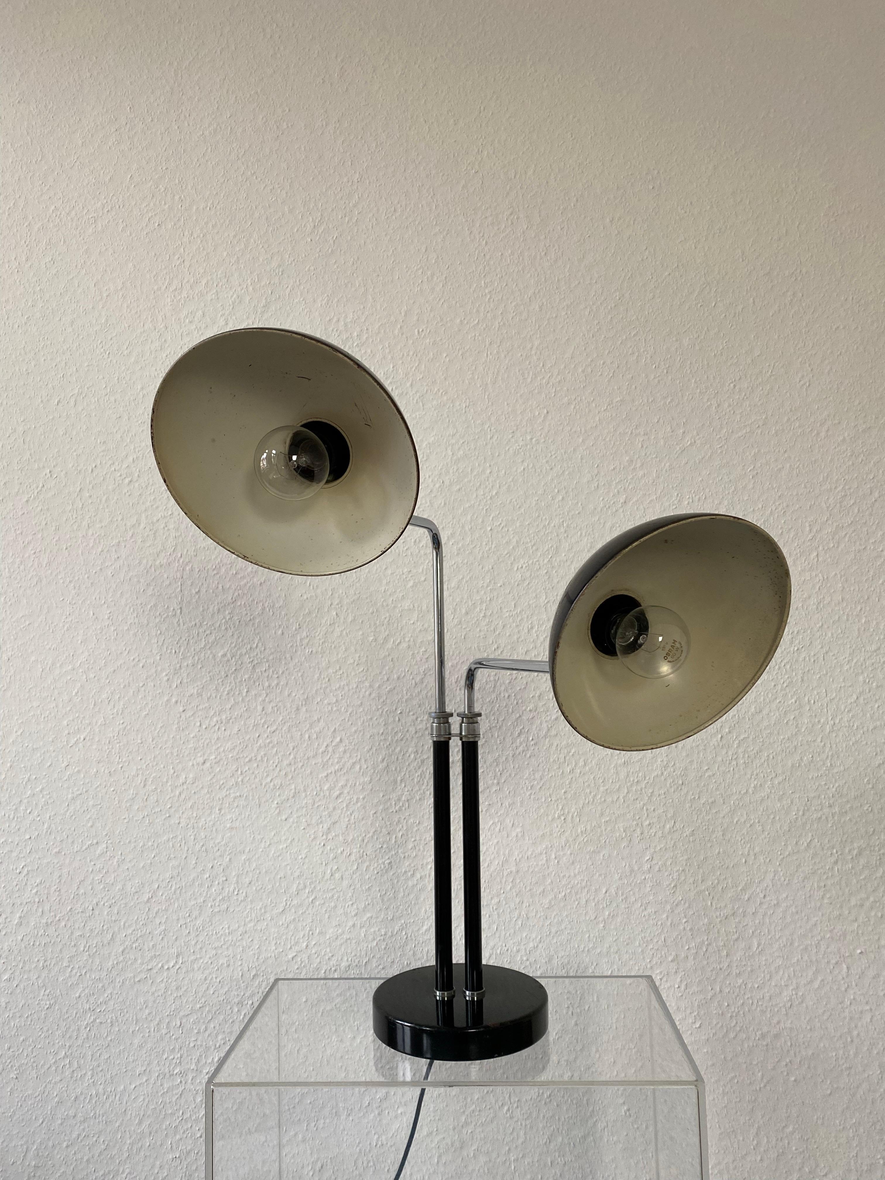 Lámpara de mesa Bauhaus de dos brazos 6660 Super de Christian Dell para Kaiser Idell Década de 1930 mediados del siglo XX en venta