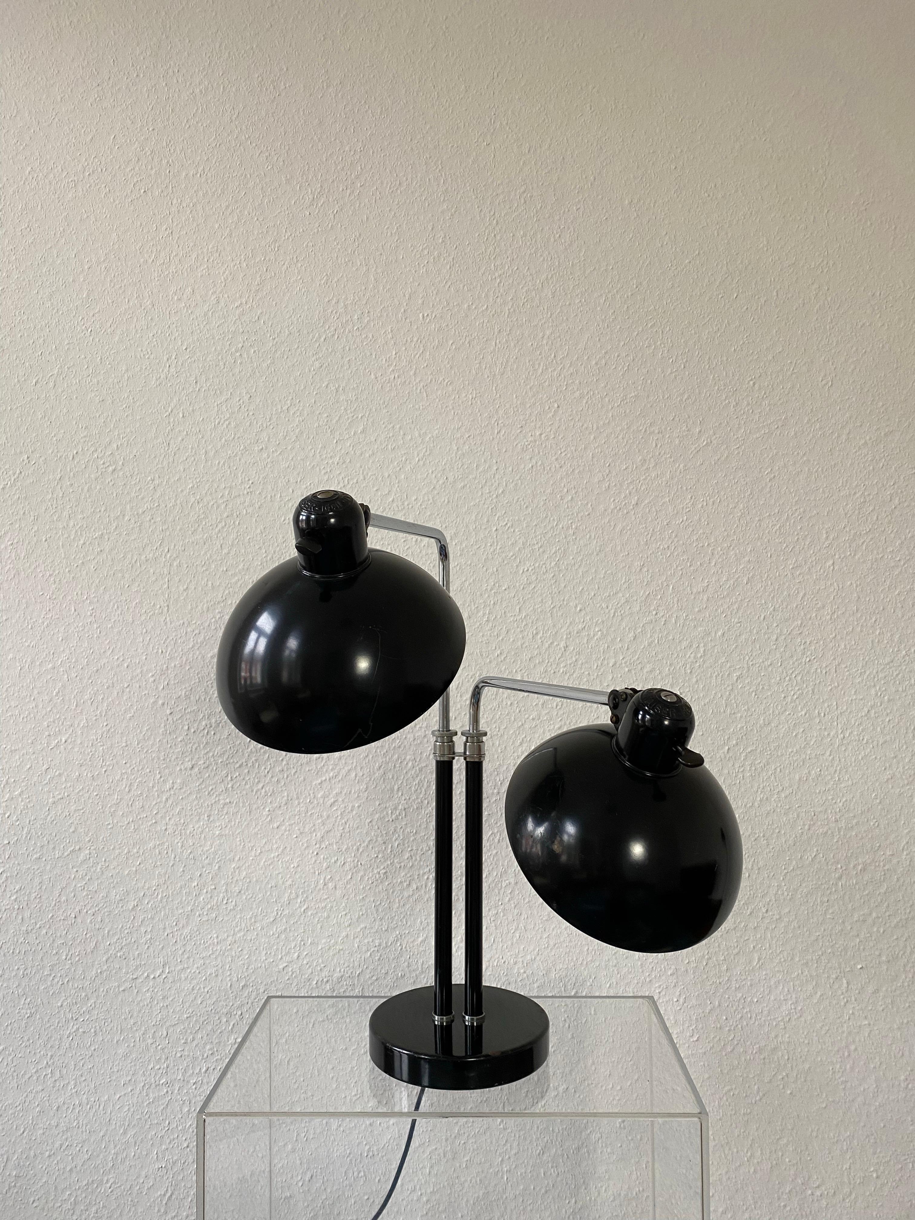 Lámpara de mesa Bauhaus de dos brazos 6660 Super de Christian Dell para Kaiser Idell Década de 1930 Acero en venta