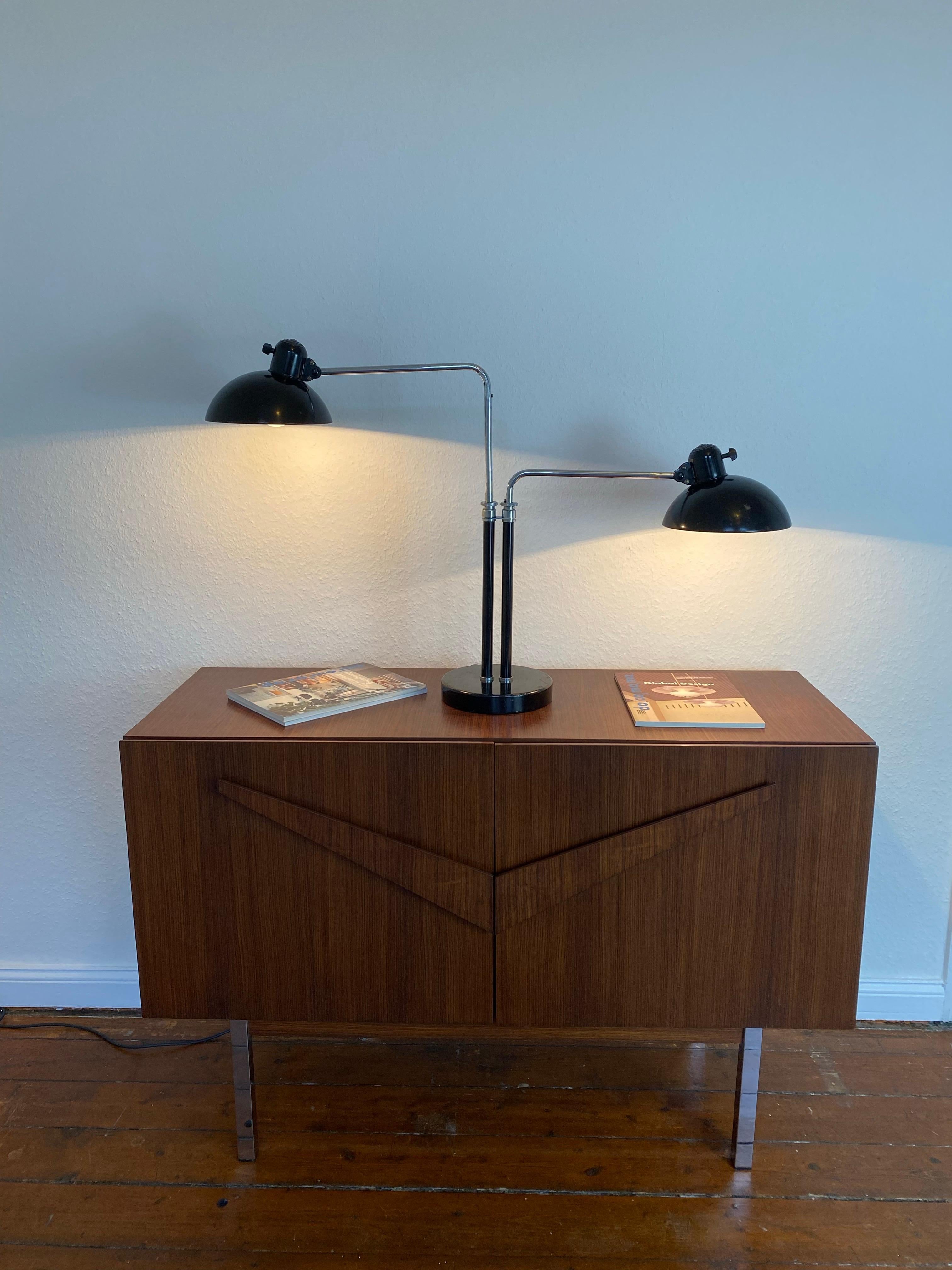Lámpara de mesa Bauhaus de dos brazos 6660 Super de Christian Dell para Kaiser Idell Década de 1930 en venta 1