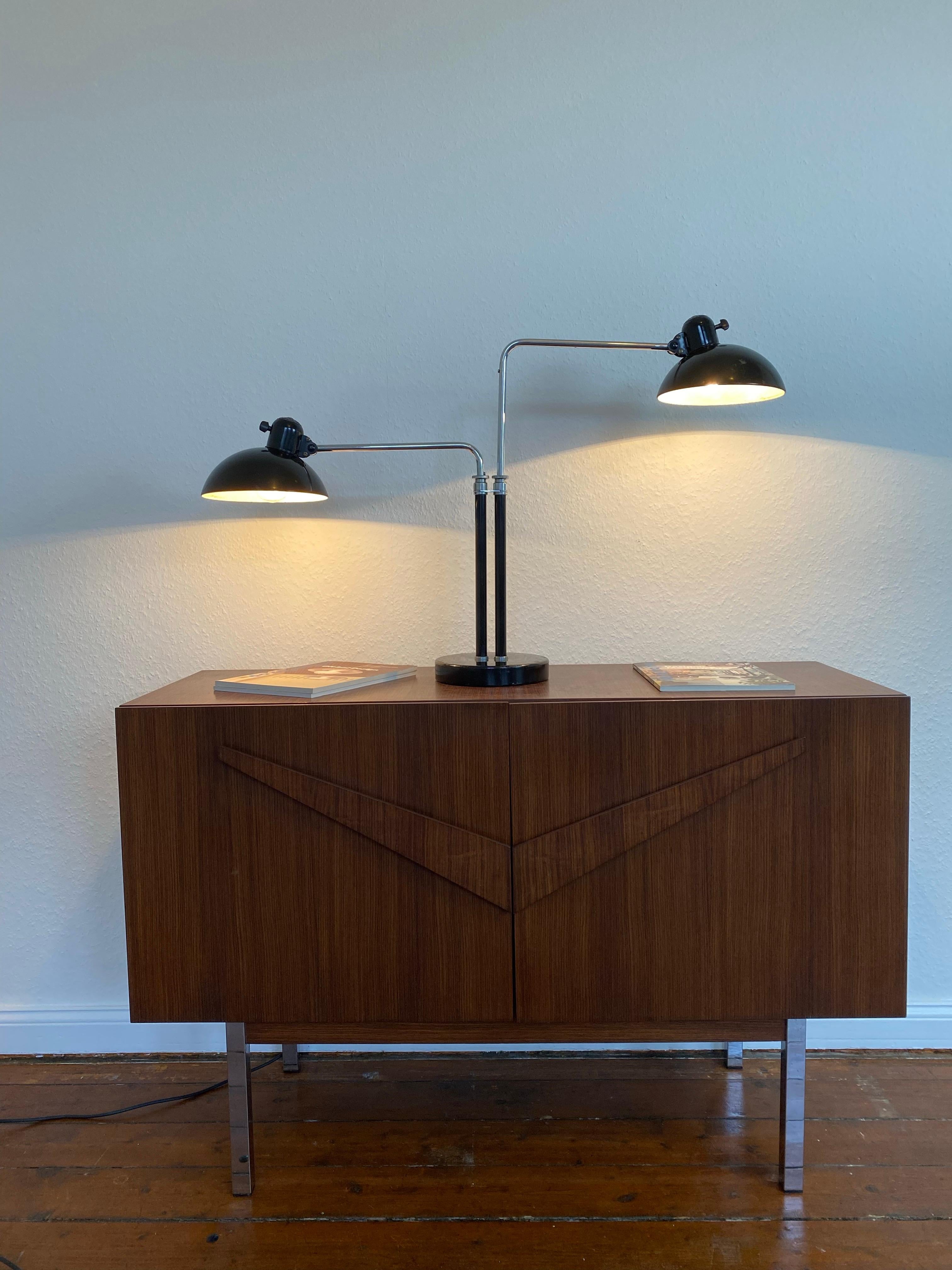 Lámpara de mesa Bauhaus de dos brazos 6660 Super de Christian Dell para Kaiser Idell Década de 1930 en venta 2