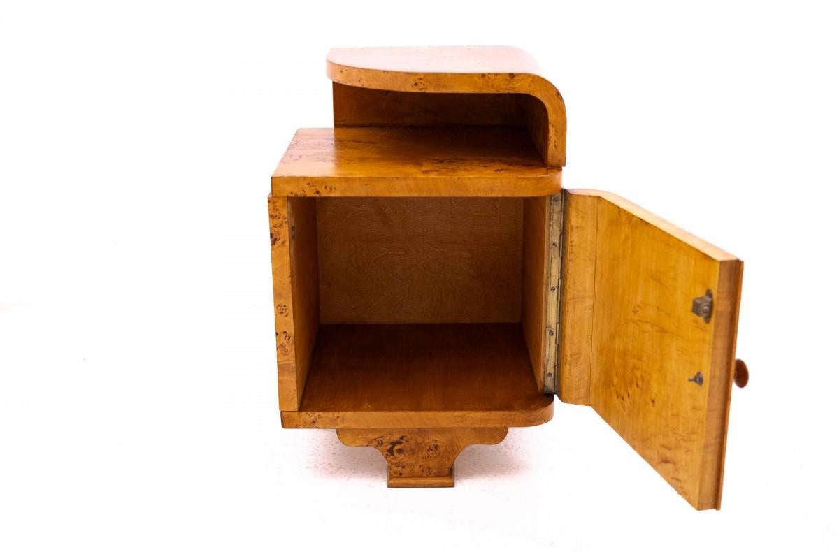 Milieu du XXe siècle Deux tables de chevet Art déco, Pologne, milieu du XXe siècle. en vente
