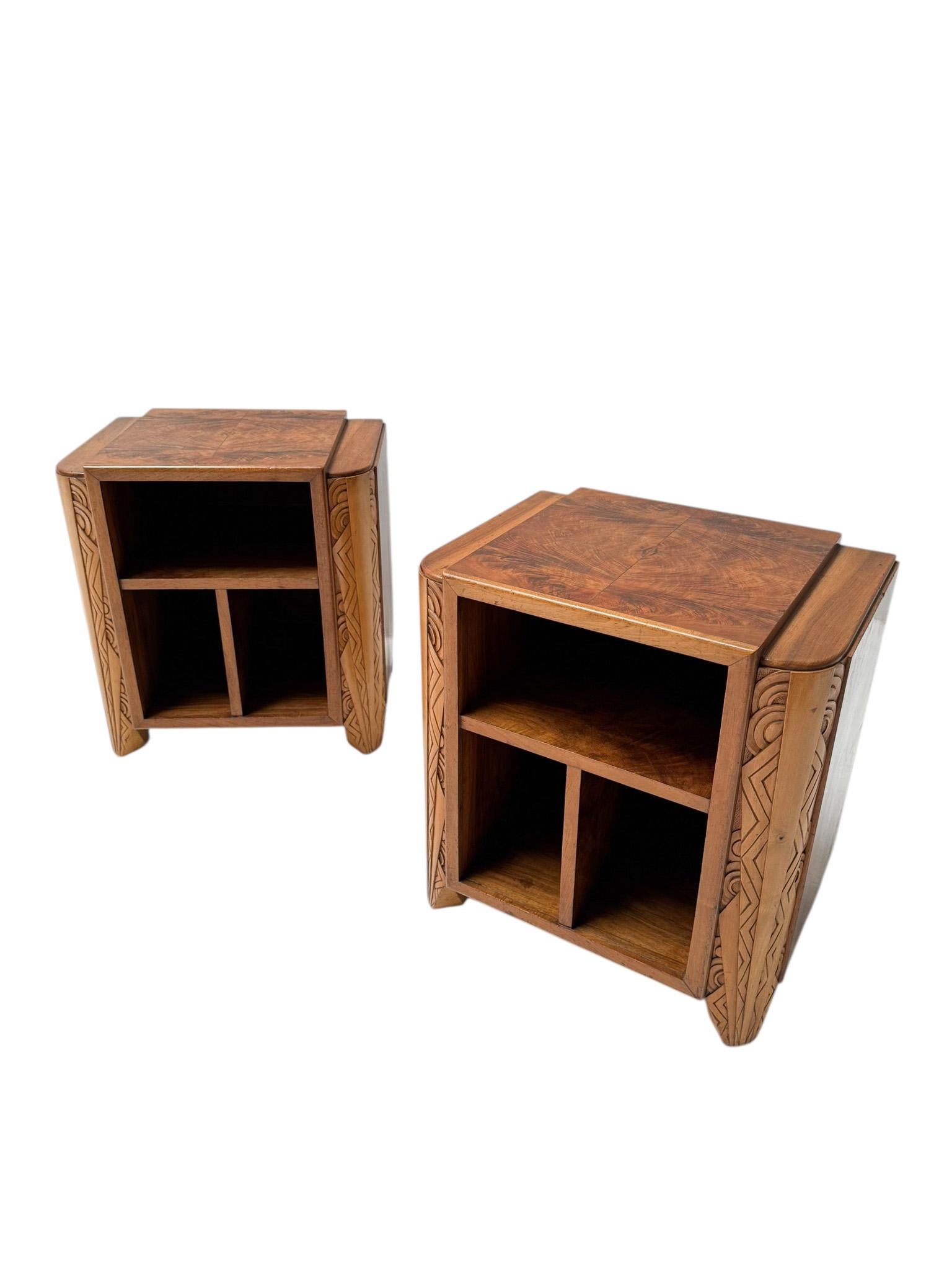 Two Art Deco Cabinets or Bed Side Tables, 1930s Art Decó en venta