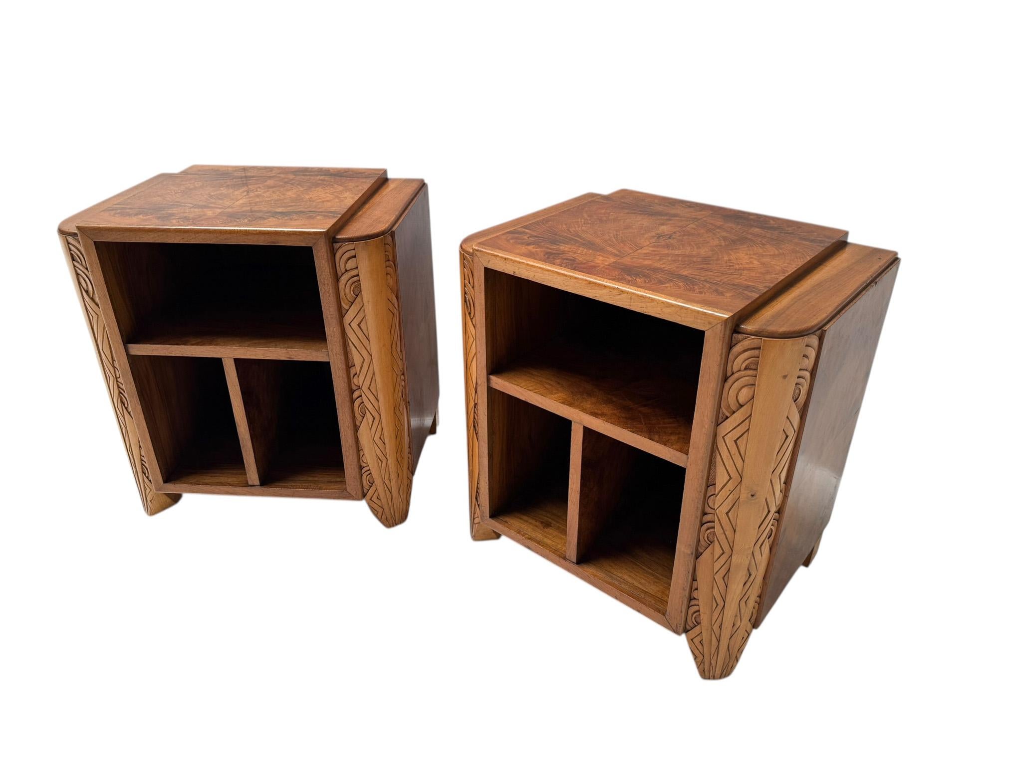 Zwei Art-Déco-Schränke oder Bett-Beistelltische, 1930er Jahre im Zustand „Gut“ im Angebot in Amsterdam, NL