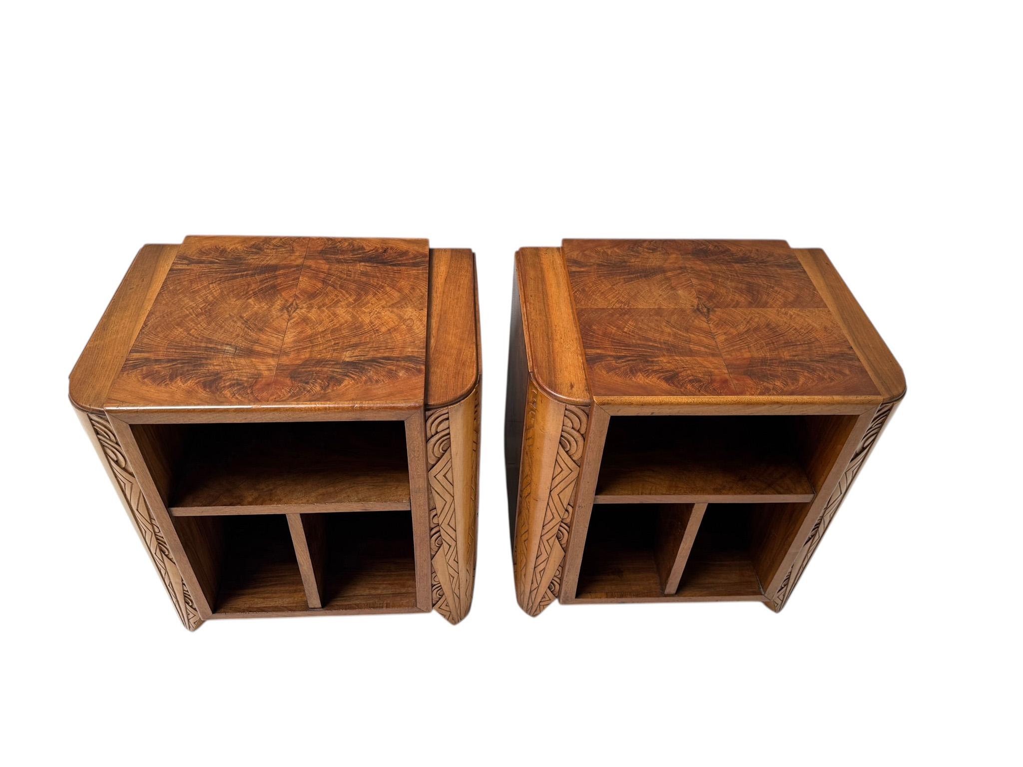 Zwei Art-Déco-Schränke oder Bett-Beistelltische, 1930er Jahre (Mitte des 20. Jahrhunderts) im Angebot