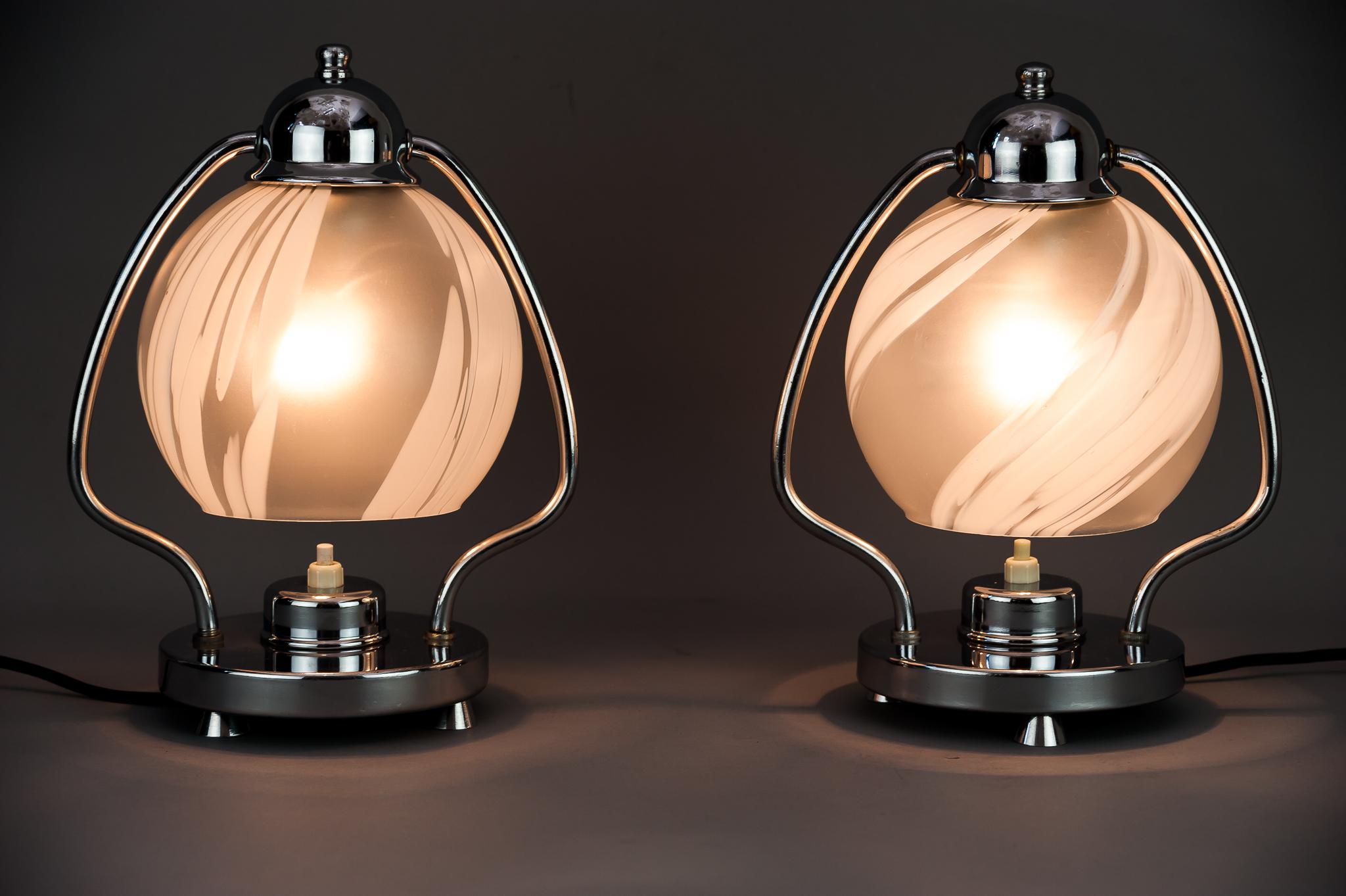 Two Art Deco Chrome Table Lamps 1920s with Original Glass Shades In Good Condition In Wien, AT