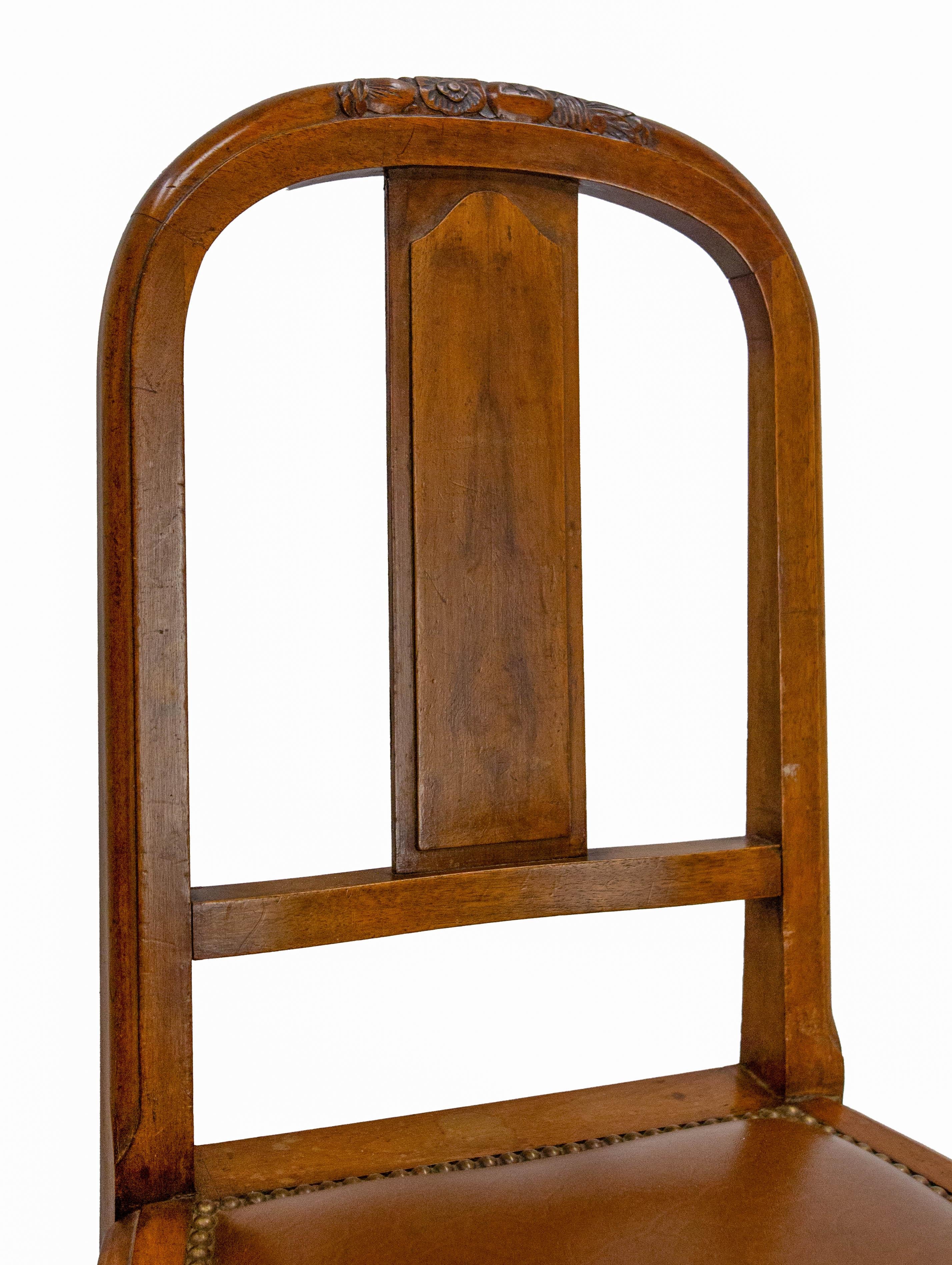 XX secolo Due sedie da pranzo Art Deco in noce e Skai, Francia, circa 1930 in vendita