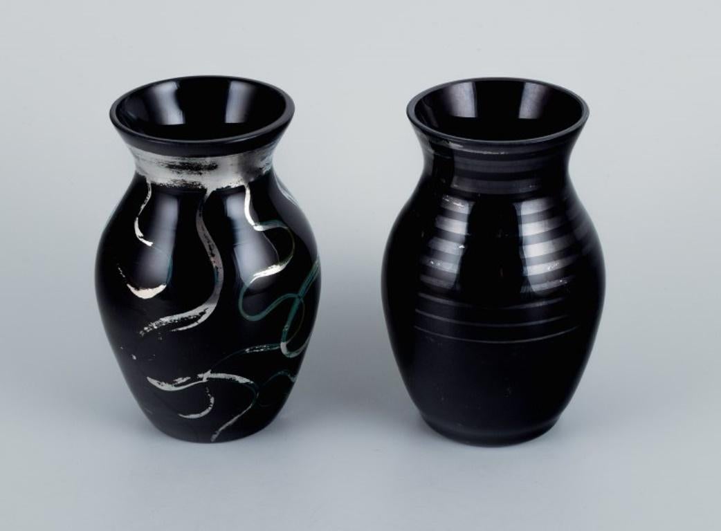 Two Art Deco glass vases, Germany. With silver inlays.
1930/40s.
In excellent condition with minor wear.
One signed.
Dimensions: H 15.0 x D 9.0 cm.