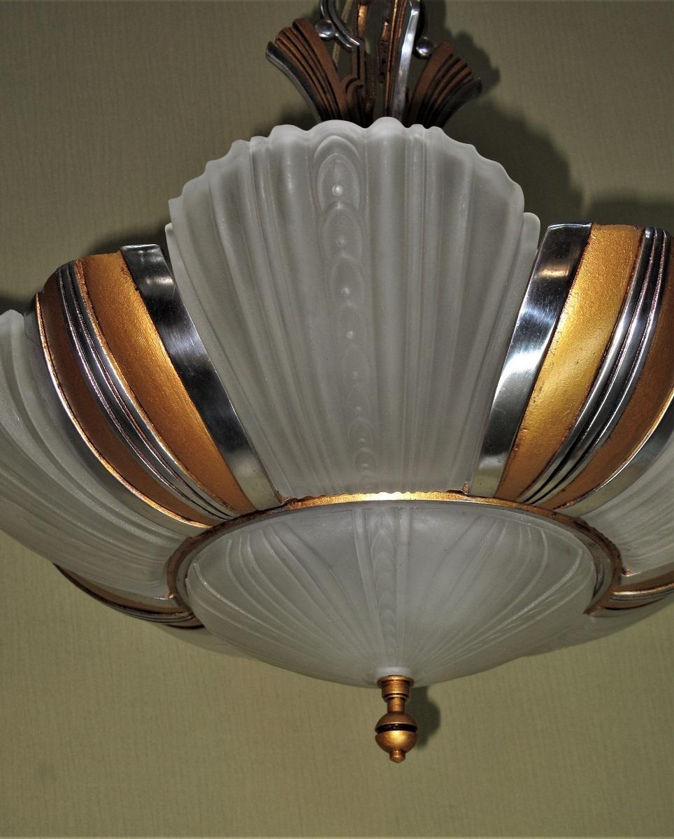 Aluminium TWO plafonniers Art Déco du milieu du siècle à 7 ampoules restaurés, prix à l'unité en vente