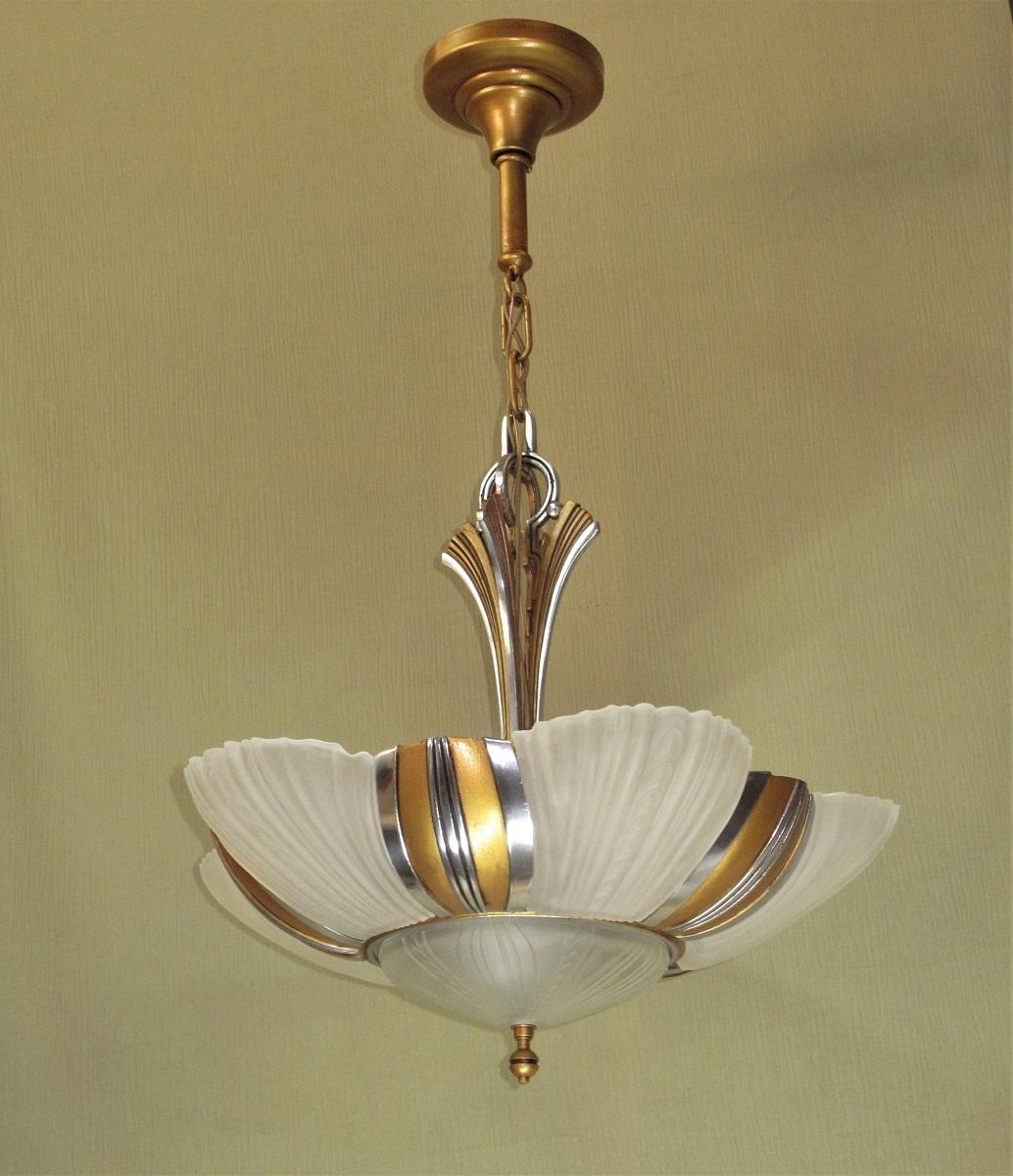 TWO plafonniers Art Déco du milieu du siècle à 7 ampoules restaurés, prix à l'unité en vente 1