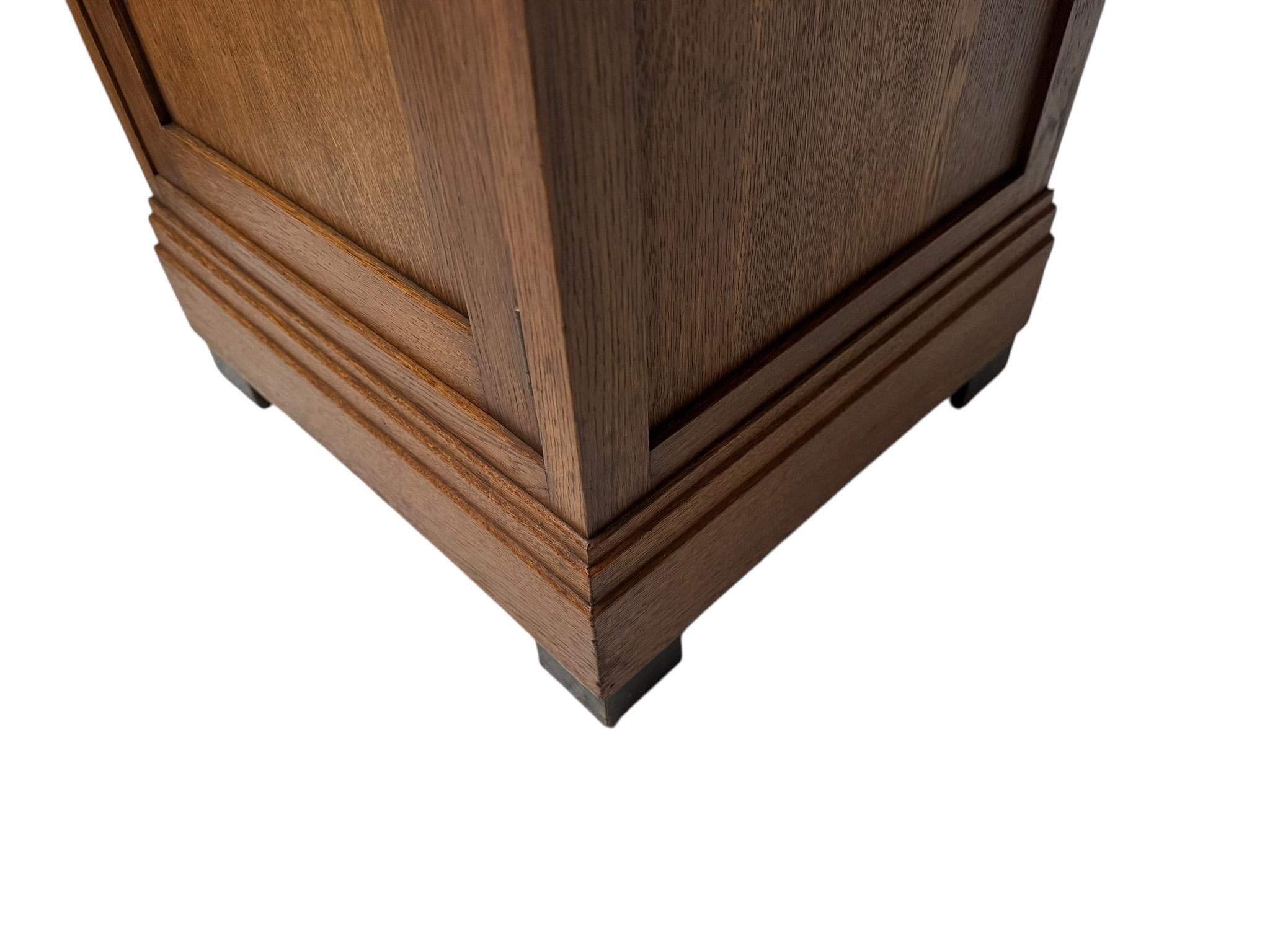 Deux tables de nuit ou tables de chevet Art Déco Moderniste, années 1920 4