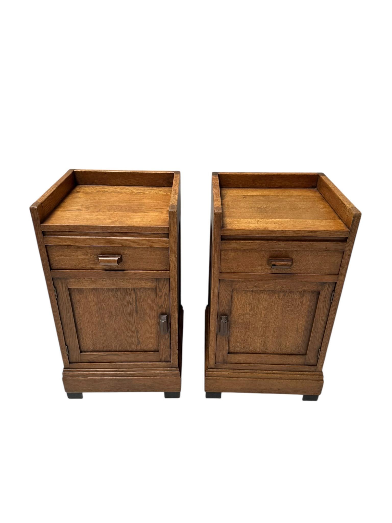 Deux tables de nuit ou tables de chevet Art Déco Moderniste, années 1920 5