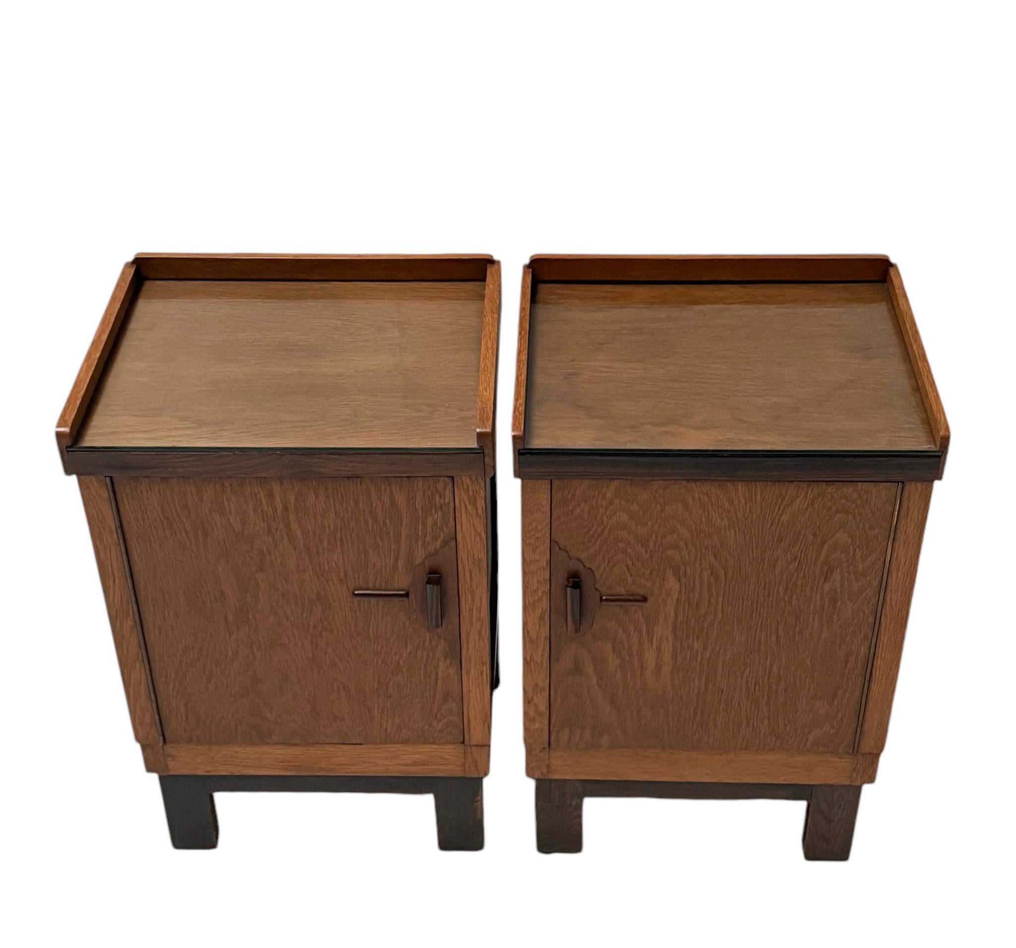 Modernistische Nachttische oder Nachttische im Art déco-Stil, 1920er Jahre (Niederländisch) im Angebot