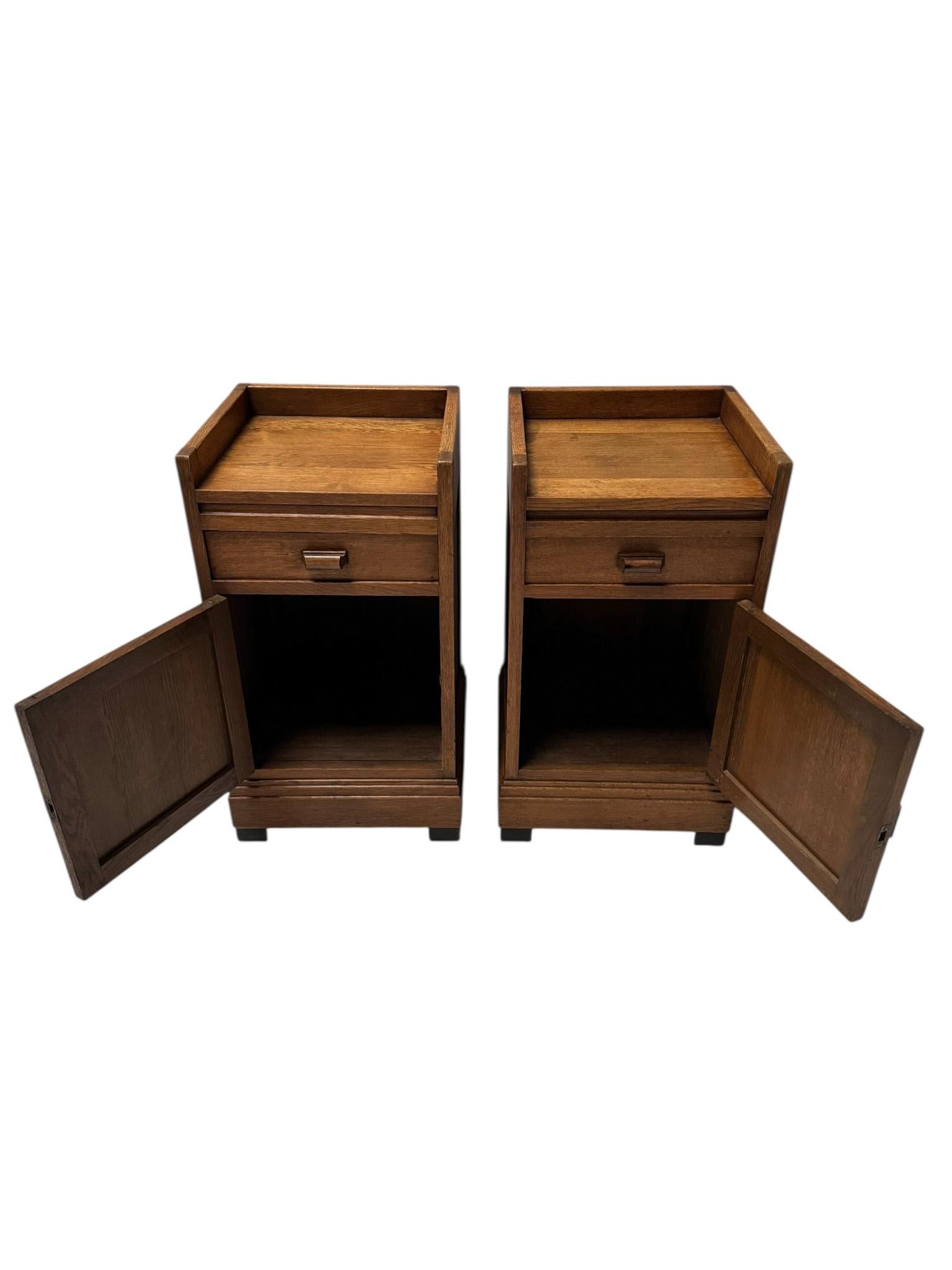 Deux tables de nuit ou tables de chevet Art Déco Moderniste, années 1920 Bon état à Amsterdam, NL