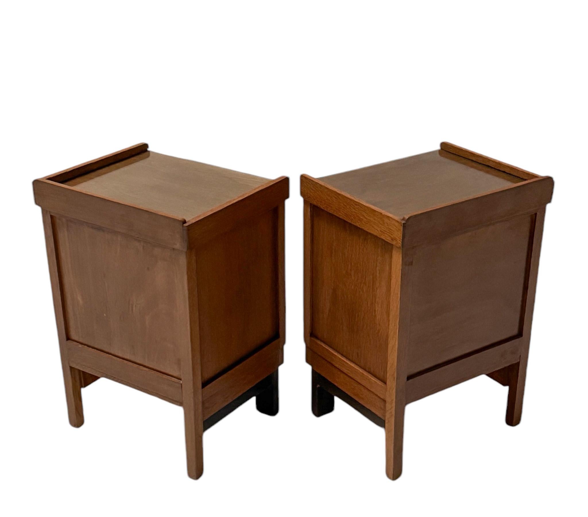 Modernistische Nachttische oder Nachttische im Art déco-Stil, 1920er Jahre (Glas) im Angebot