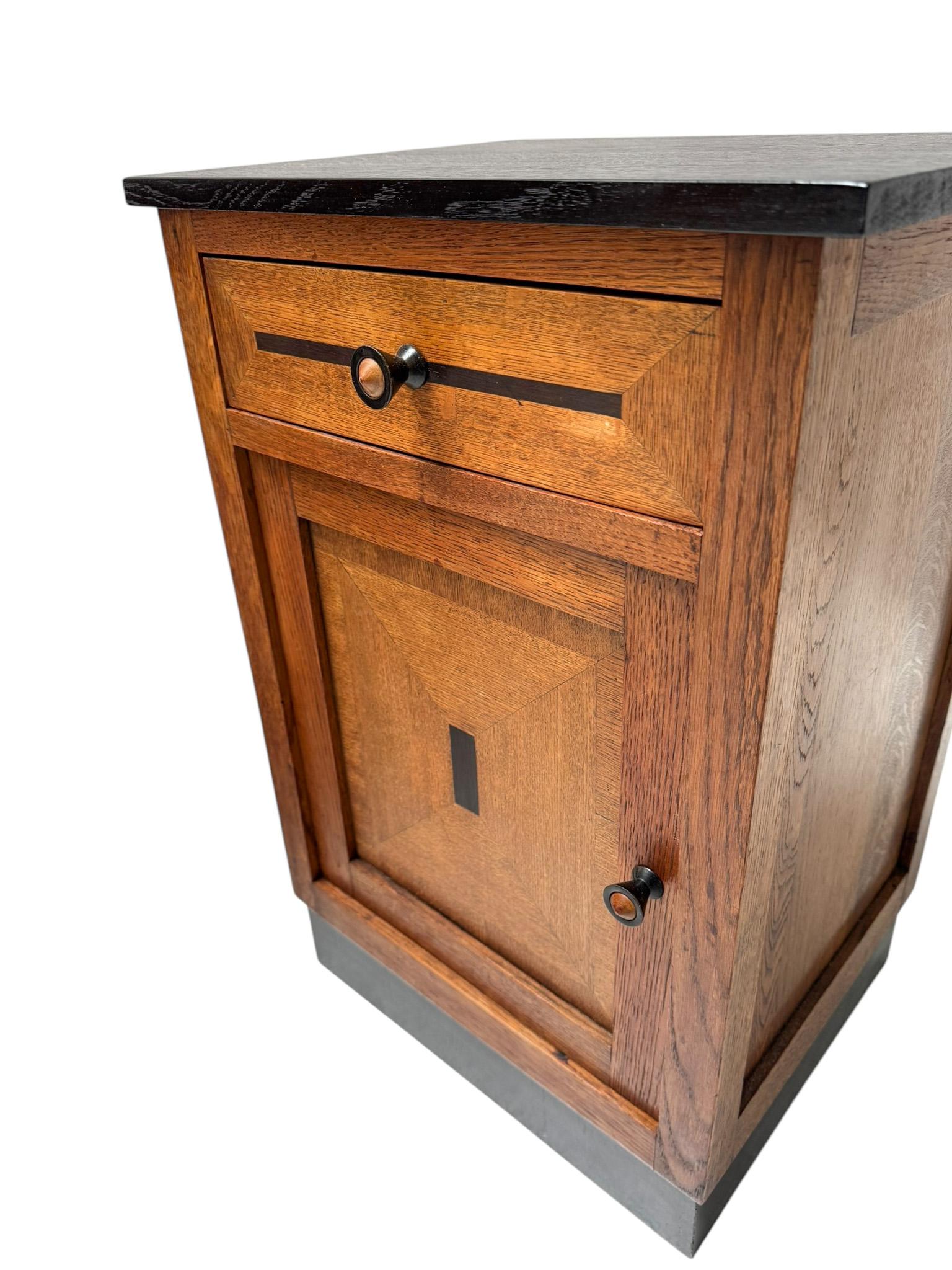 Modernistische Nachttische oder Nachttische im Art déco-Stil, 1920er Jahre im Angebot 1