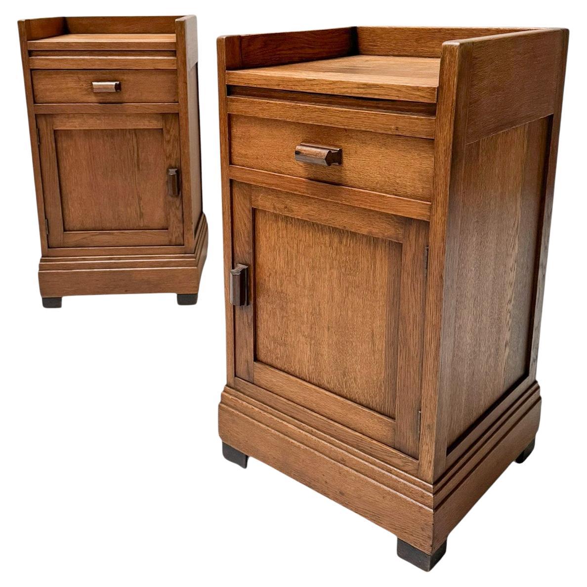 Deux tables de nuit ou tables de chevet Art Déco Moderniste, années 1920