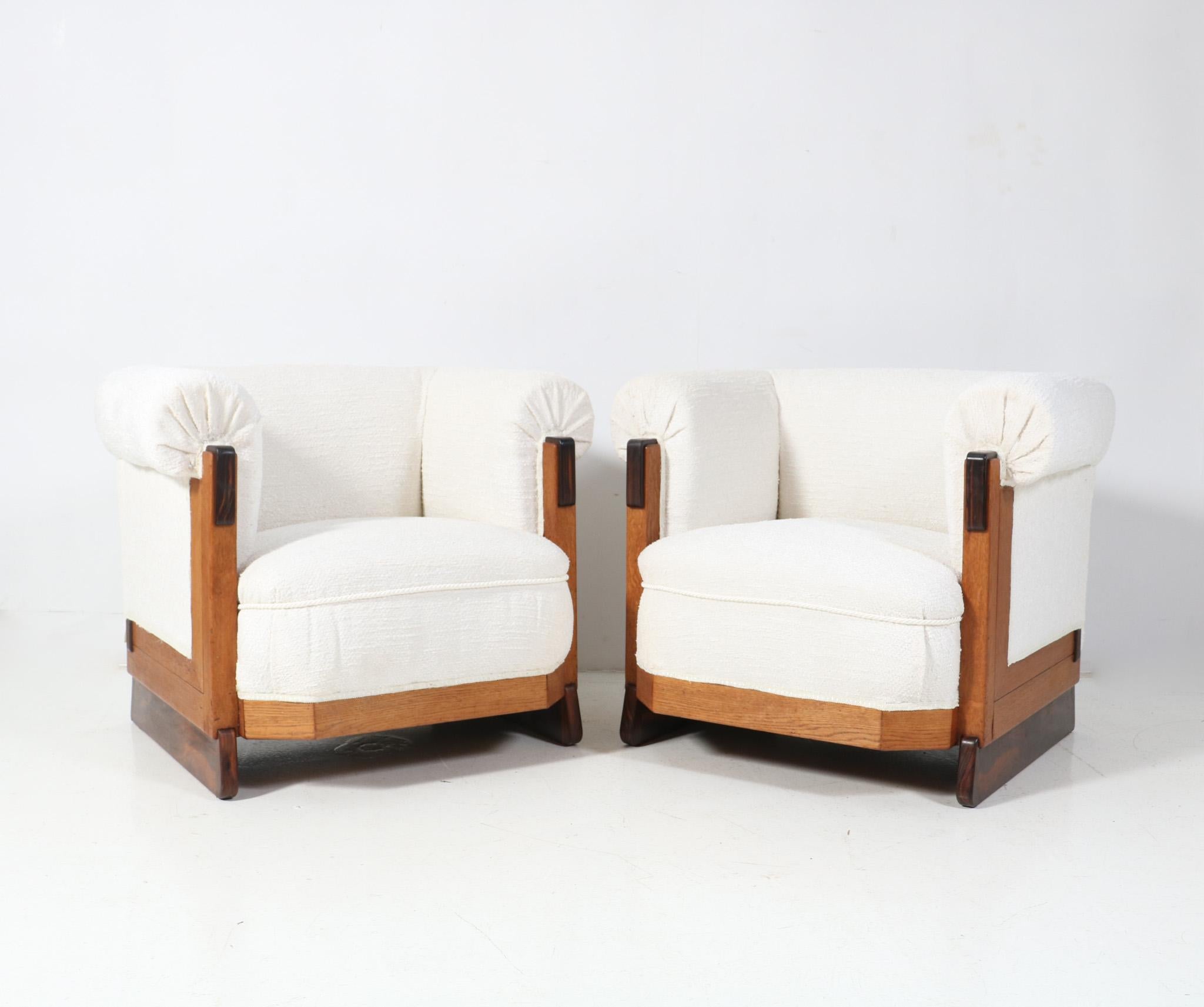 Zwei Art Deco Modernist Lounge Chairs aus Eiche in Bouclé von Anton Lucas Leiden, 1920er Jahre (Niederländisch) im Angebot