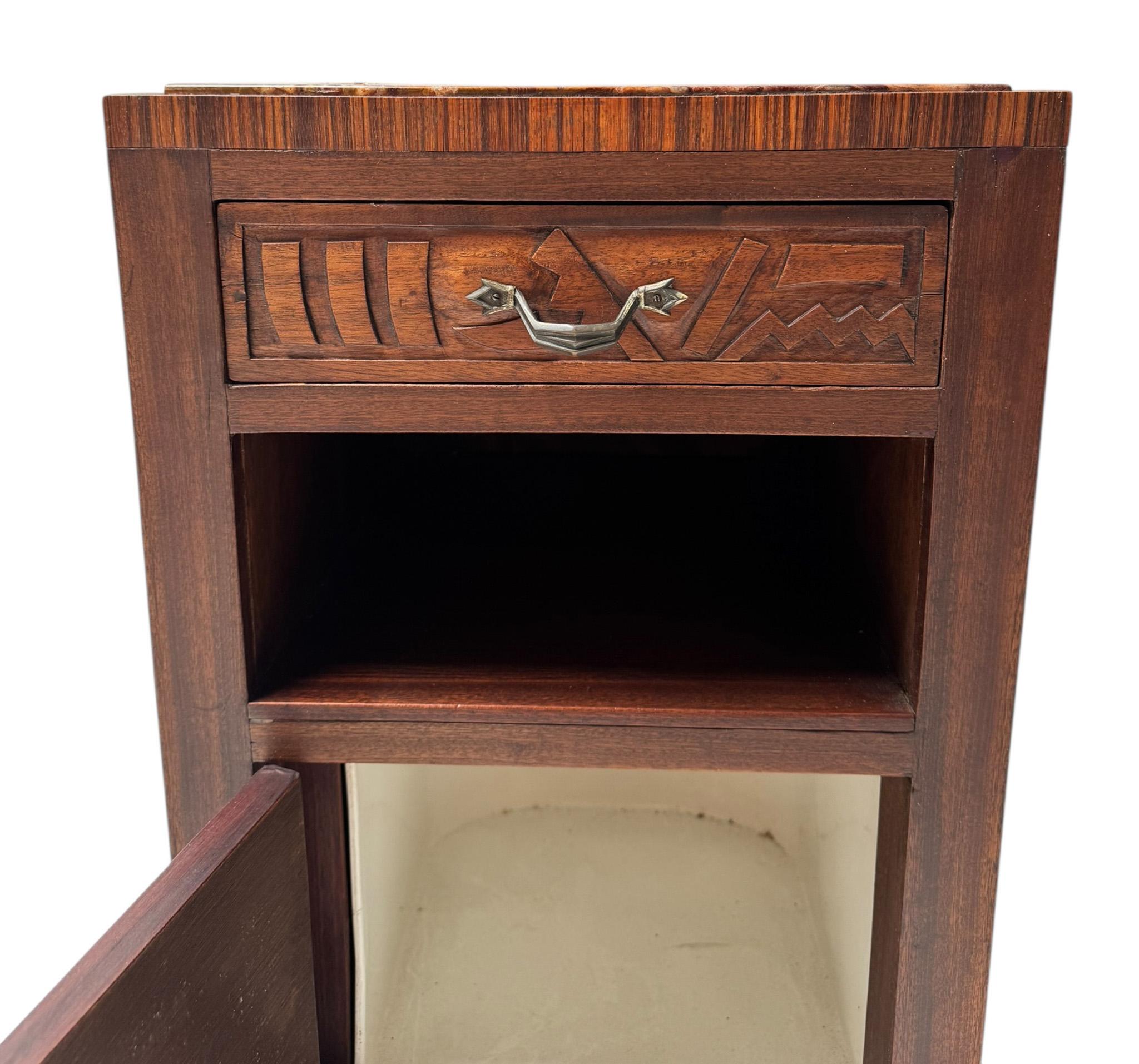 Zwei Art Deco Nachttische oder Nachttischchen mit mehrfarbigen Marmorplatten, 1930er Jahre im Angebot 7
