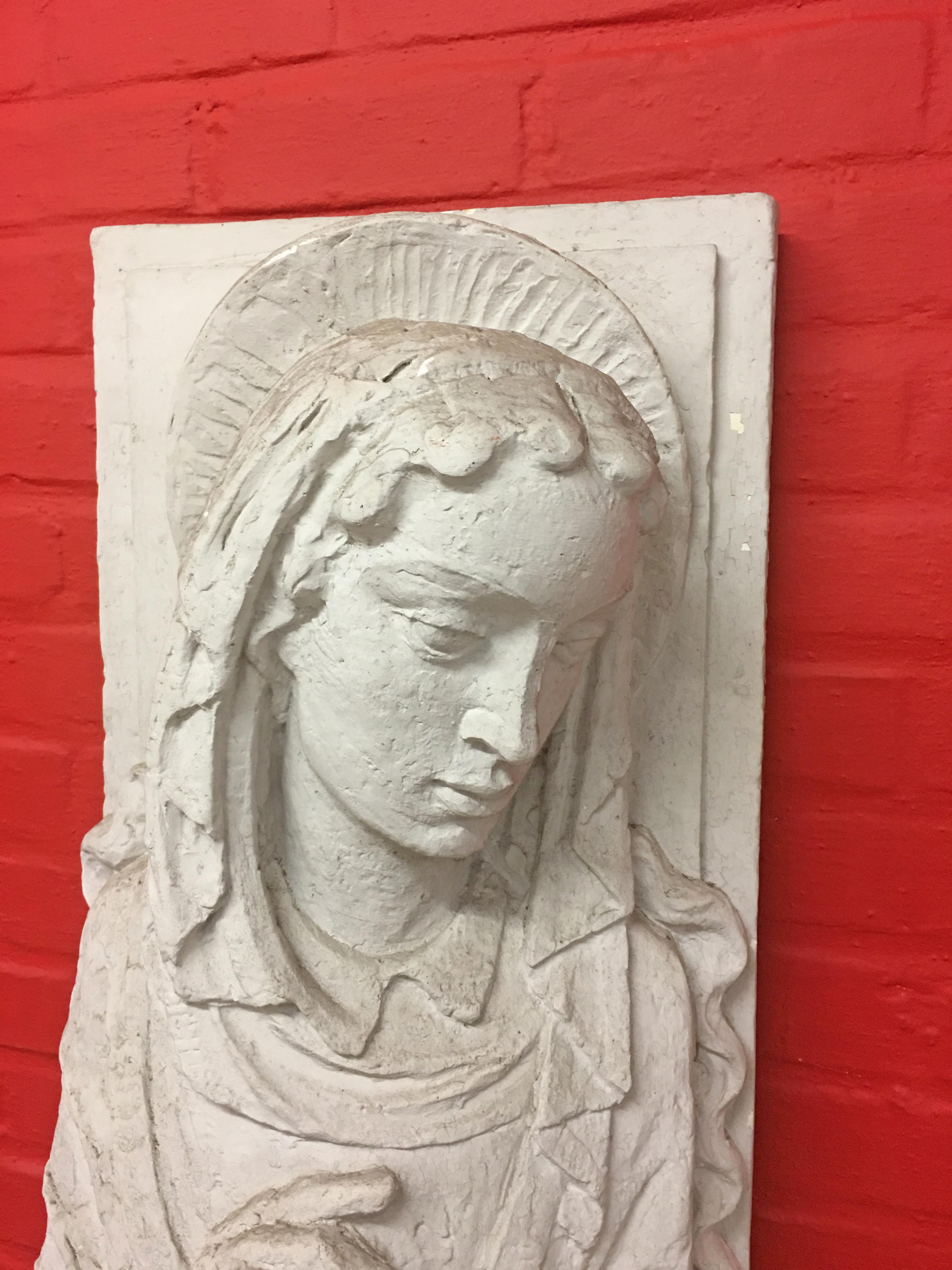 Two Art Deco Plaster Sculptures, circa 1930 In Good Condition For Sale In Saint-Ouen, FR
