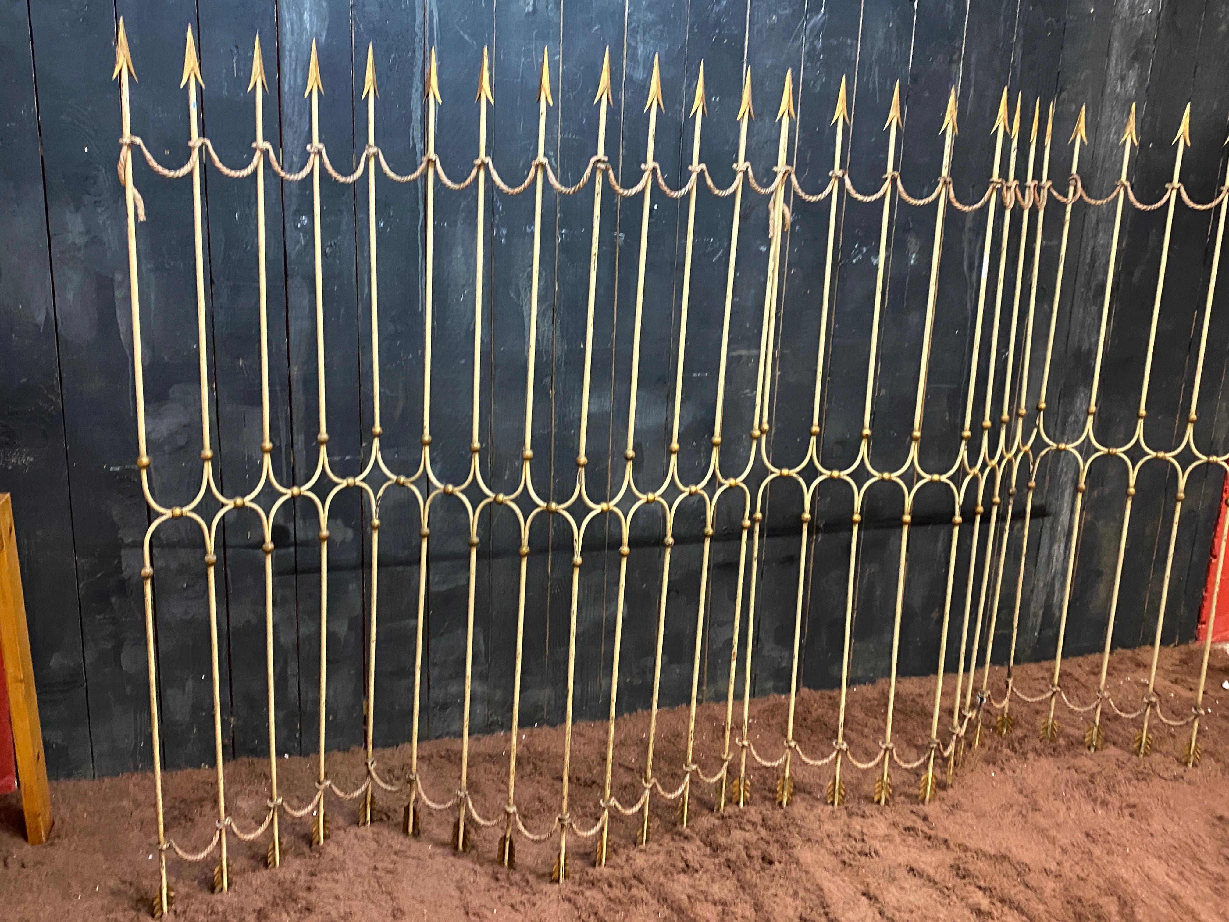 French Two art deco room dividers, decorated with arrows and ropes circa 1940 For Sale