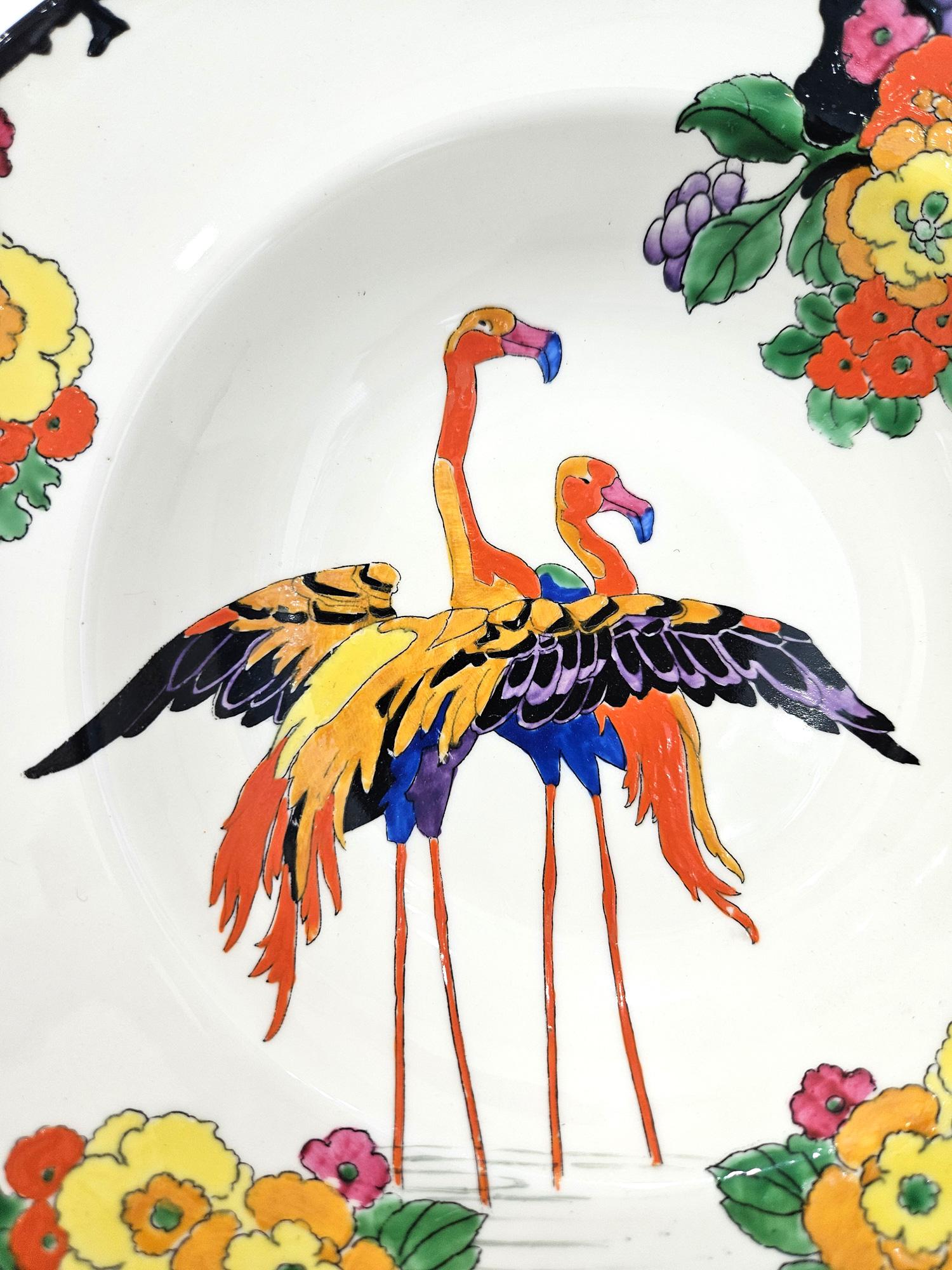 Anglais Deux assiettes à flamants roses Art déco Royal Doulton Mandarin Ware, Robert Allen, c.C. 1920 en vente