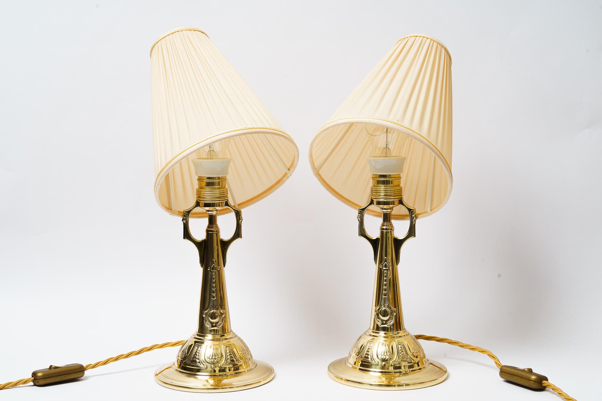Zwei Art Deco Tischlampen mit Stoffschirmen Wien um 1920er Jahre (Art déco) im Angebot