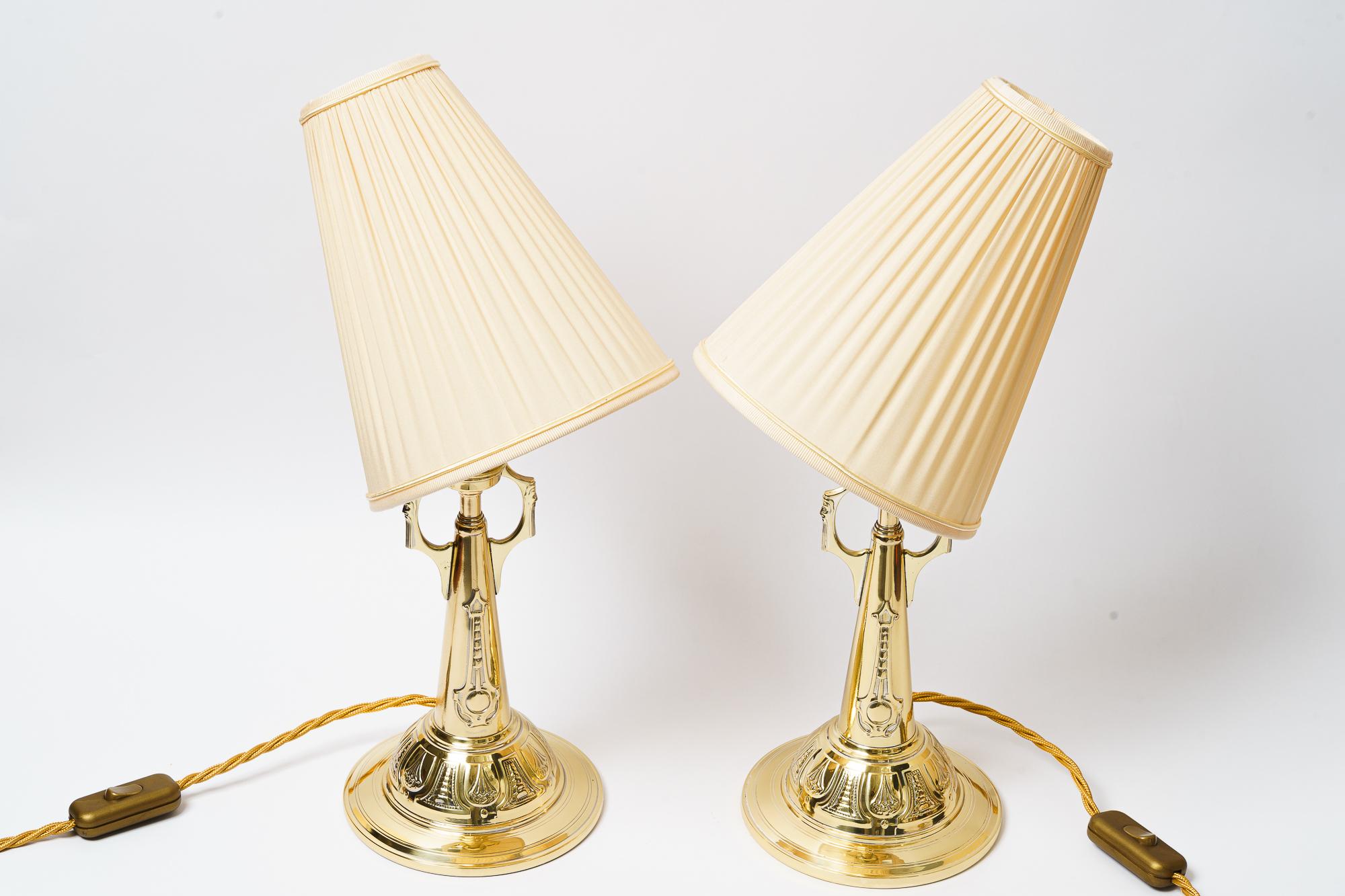 Zwei Art Deco Tischlampen mit Stoffschirmen Wien um 1920er Jahre im Angebot 1
