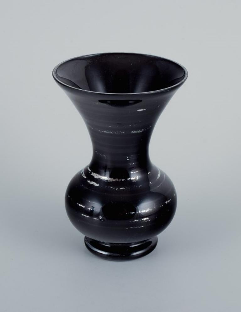 Zwei Art-Déco-Vasen aus Kunstglas, 1930-1940er Jahre (Deutsch) im Angebot