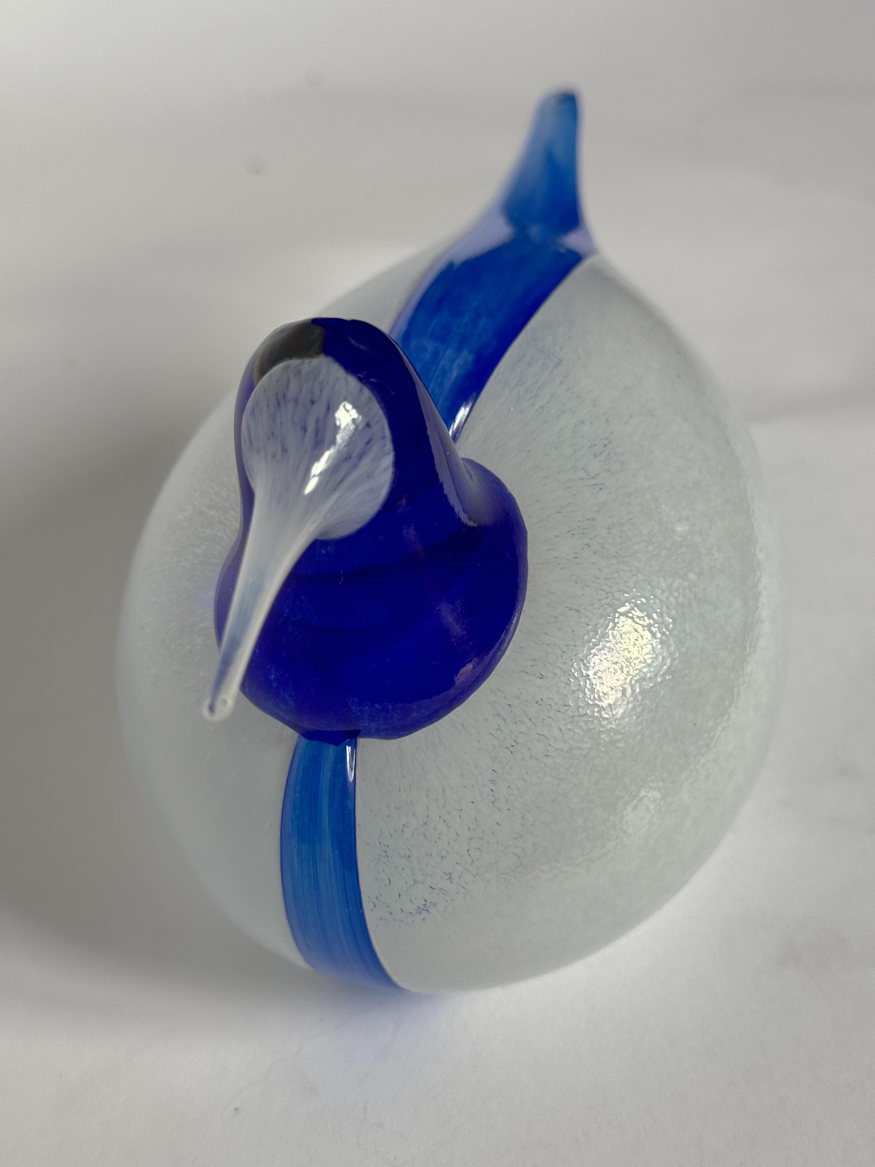 Late 20th Century Two Art Glass Bird Sculptures by Oiva Toikka made for Iittala. For Sale