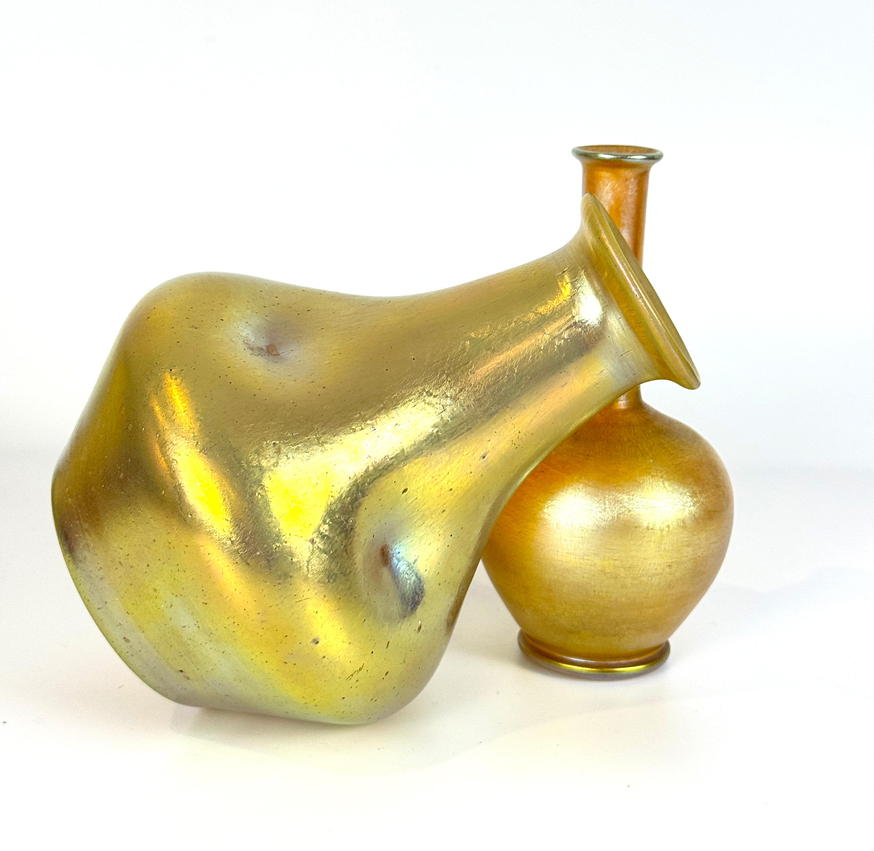Vetro Due vasi in vetro Favrile Art Nouveau, Louis Comfort Tiffany in vendita