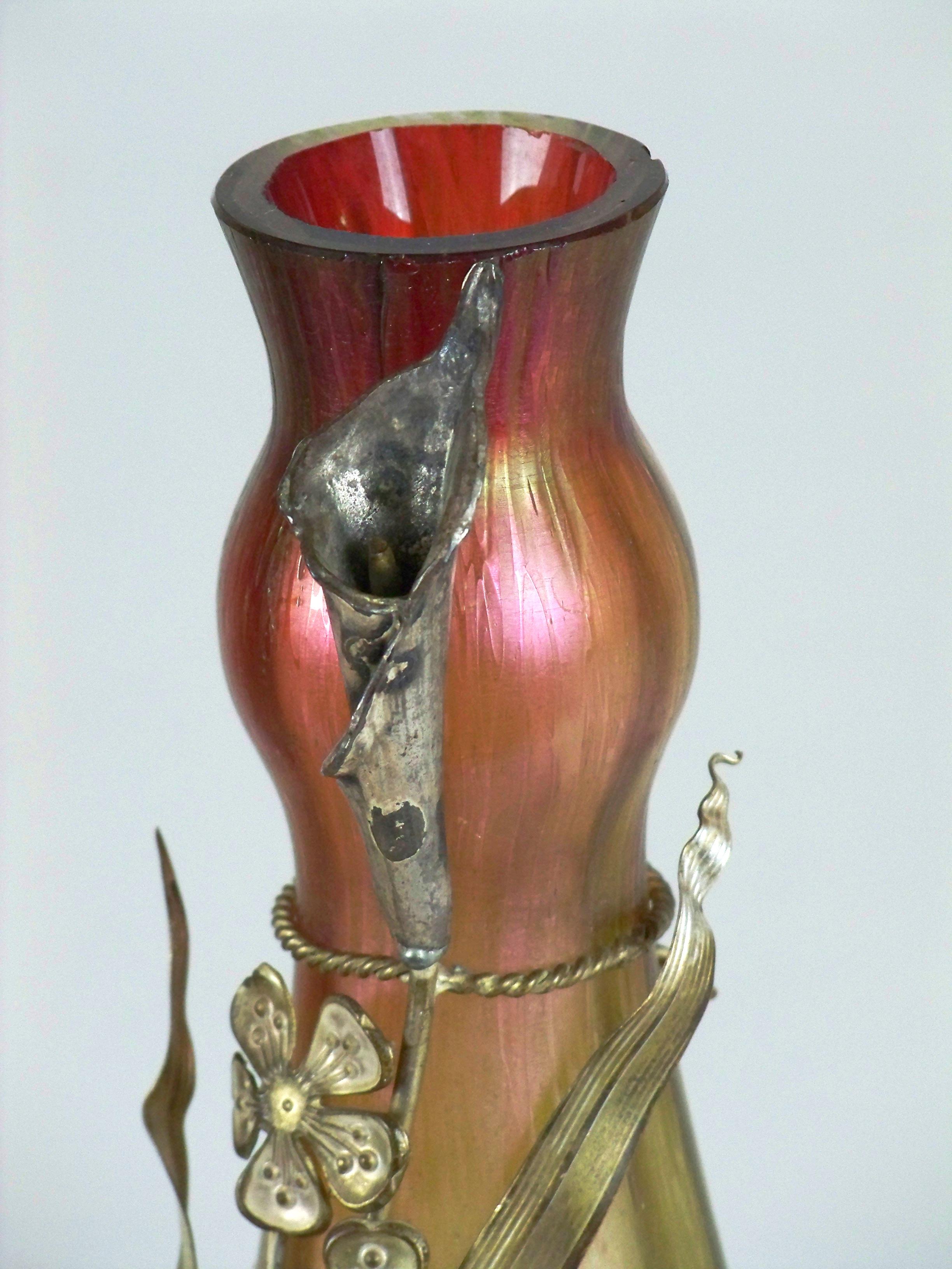 Two Art Nouveau Iridescent Vases from Rindskopf Josef In Good Condition In Praha, CZ
