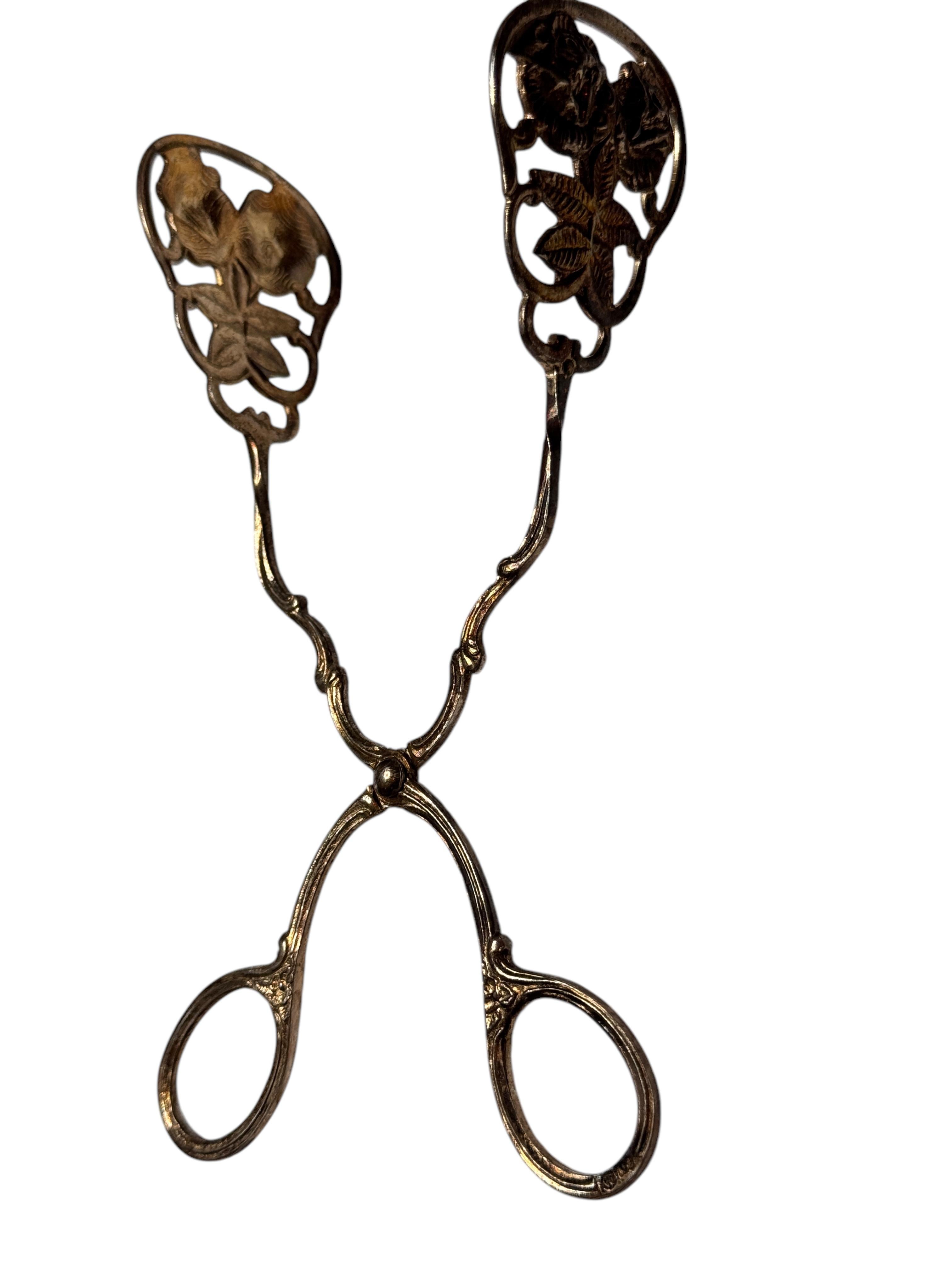 Placcato argento Due pinze da portata in argento Art Nouveau per torte, pasticcini e caramelle, Germania, 1900 in vendita